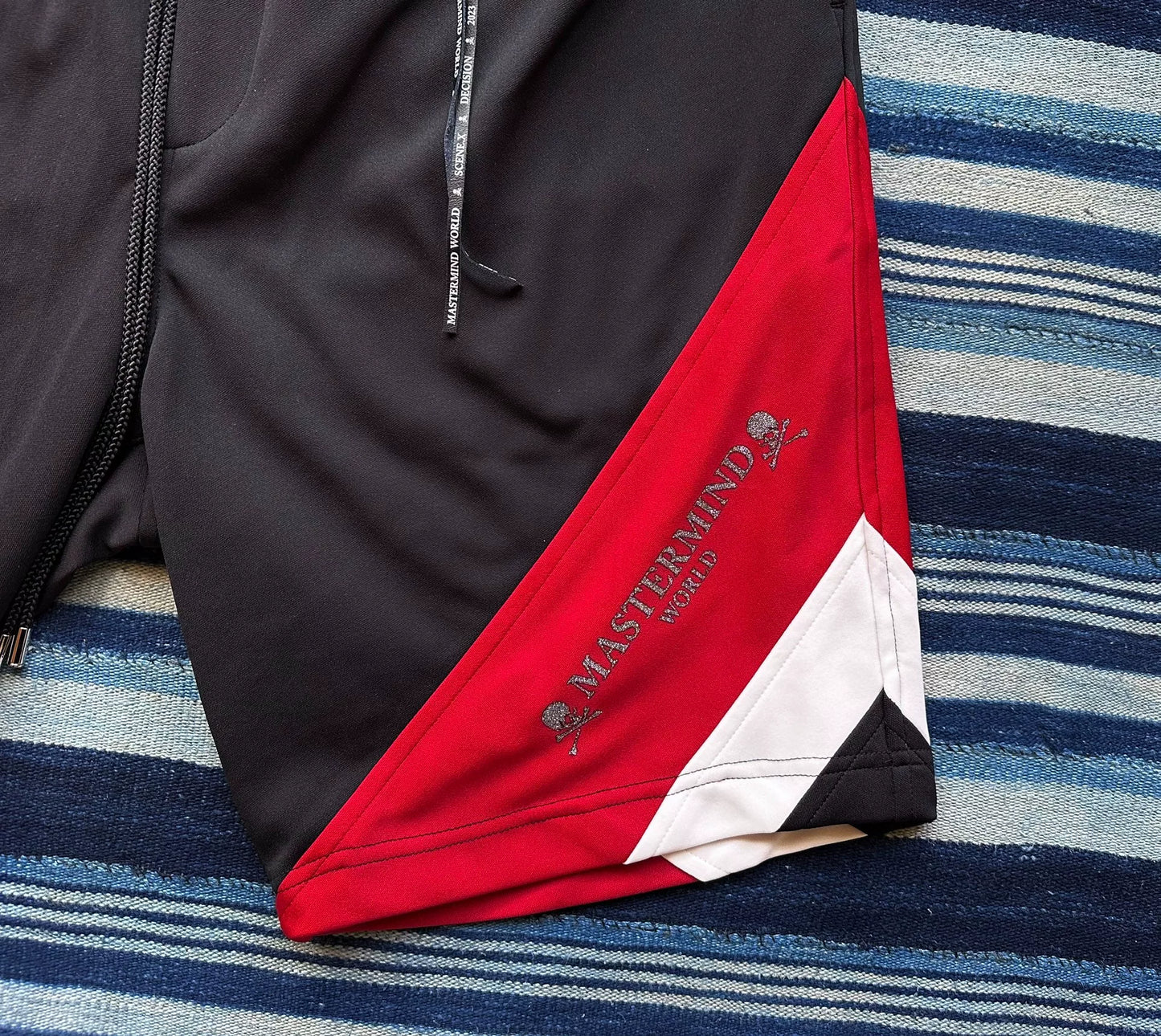 mastermind world casual shorts with skull logo