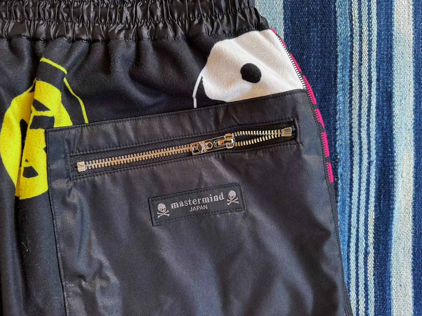 mastermind japan black base pants with graphics