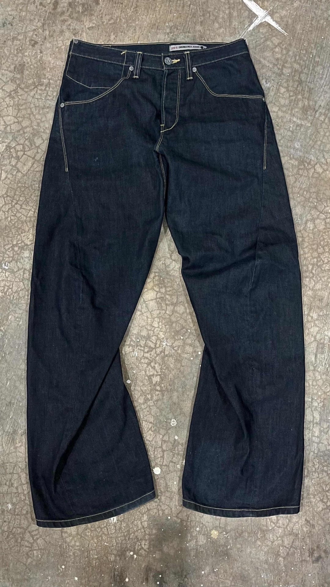 Vintage Levi's 2000s Engineered Cinch Back Jeans