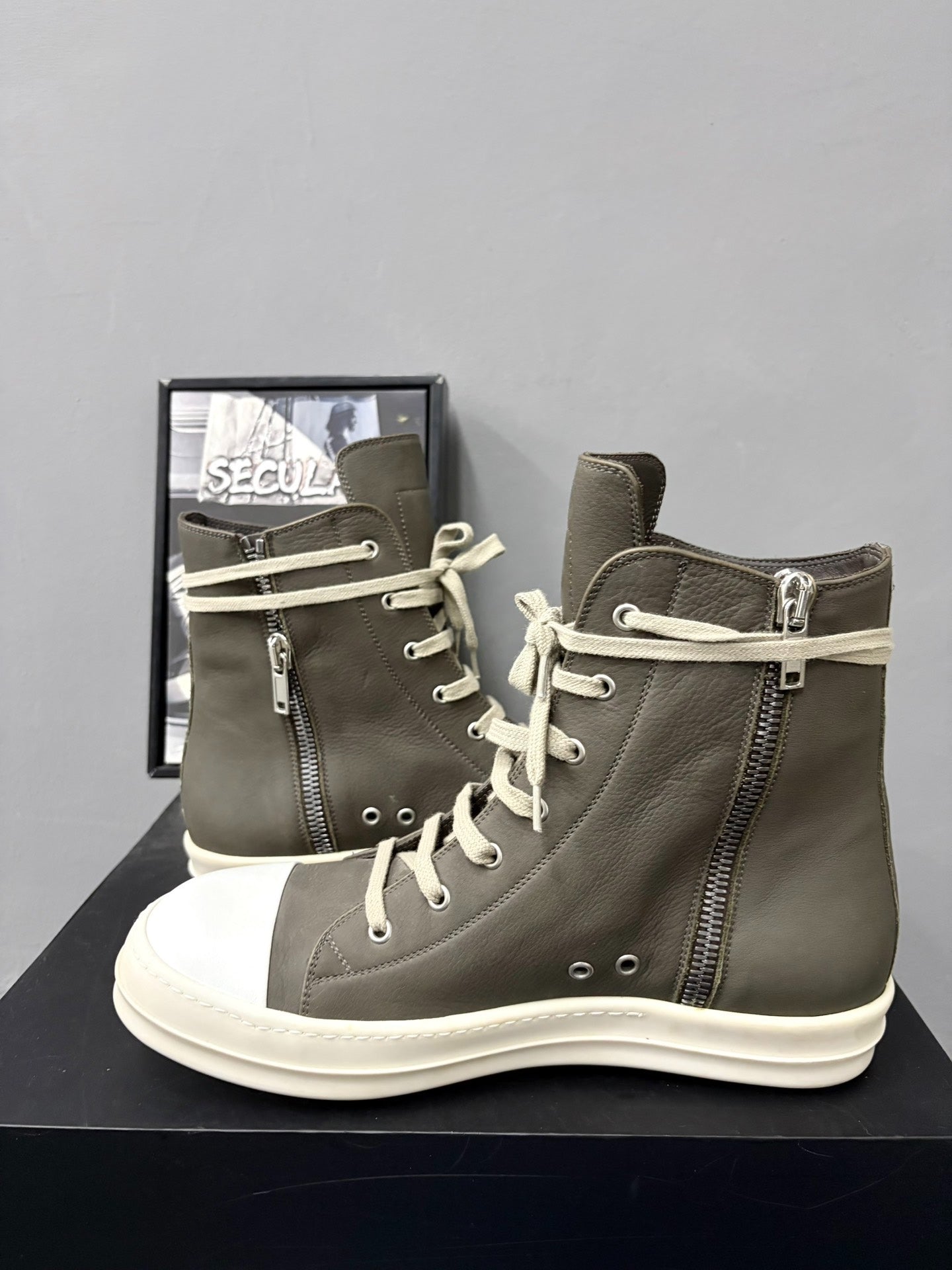 Rick Owens Gray-Brown Leather High-Top 44