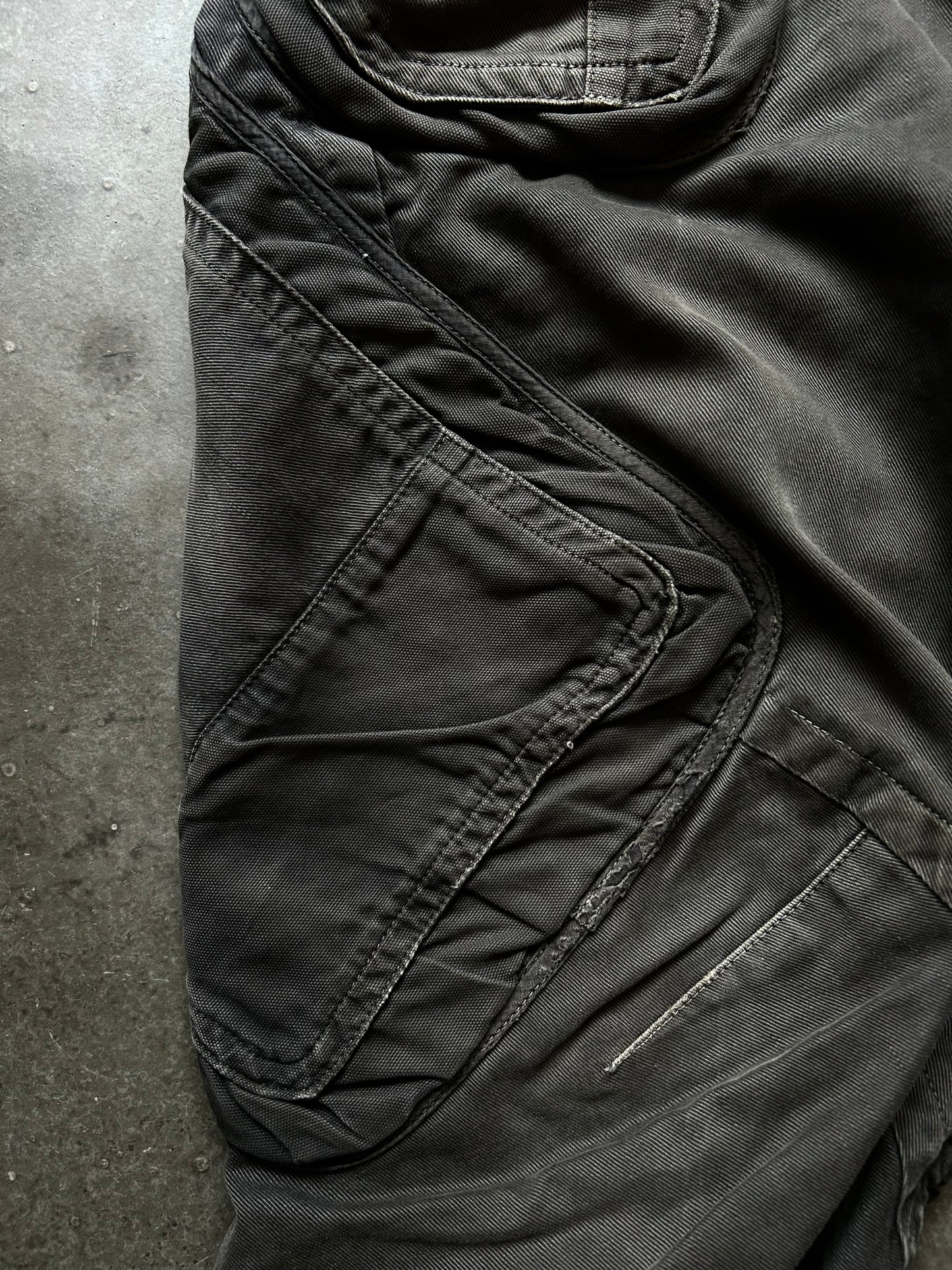 Julius 10s Distressed Curved Cargo Pants