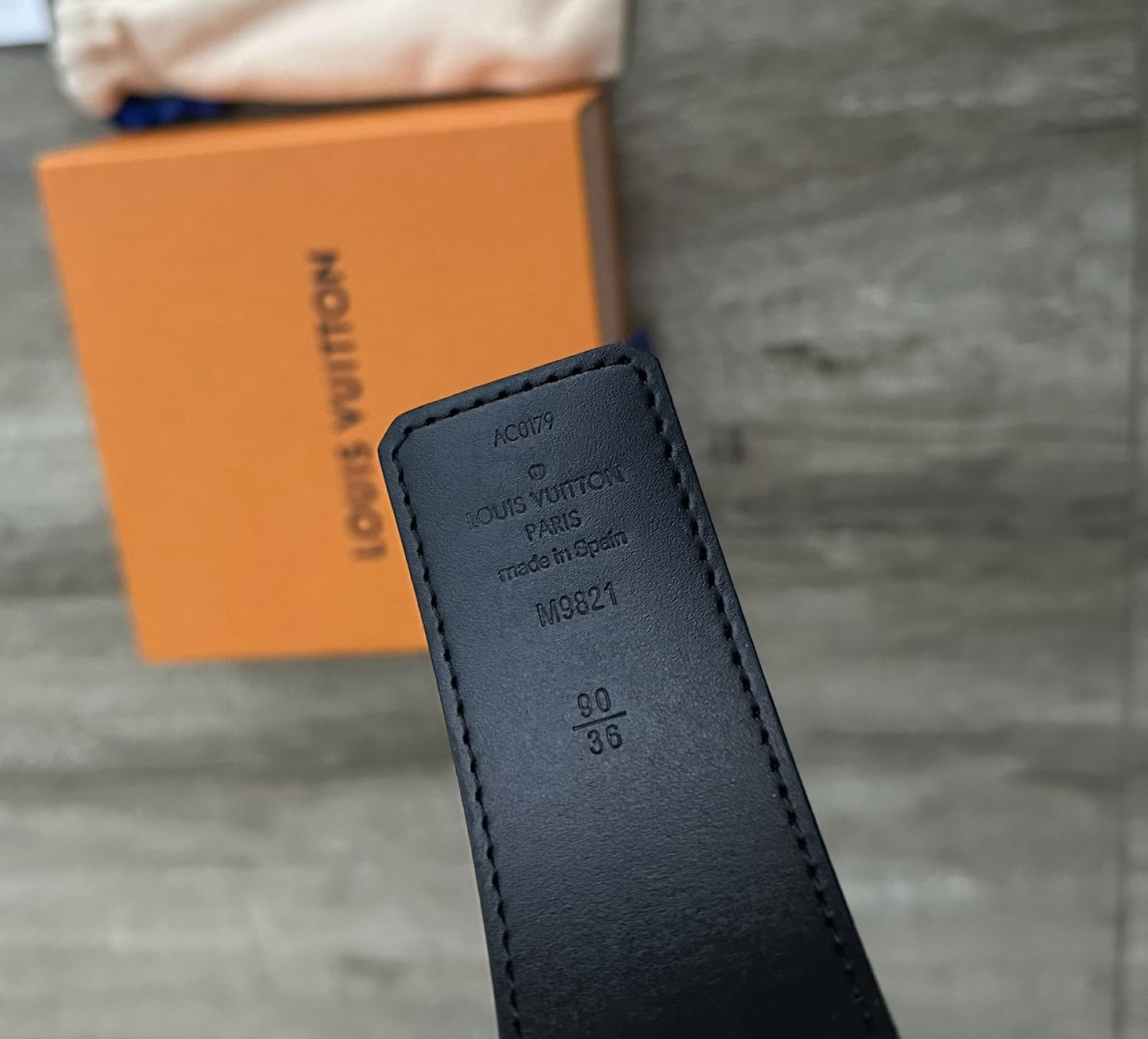 louis vuitton logo leather belt for men