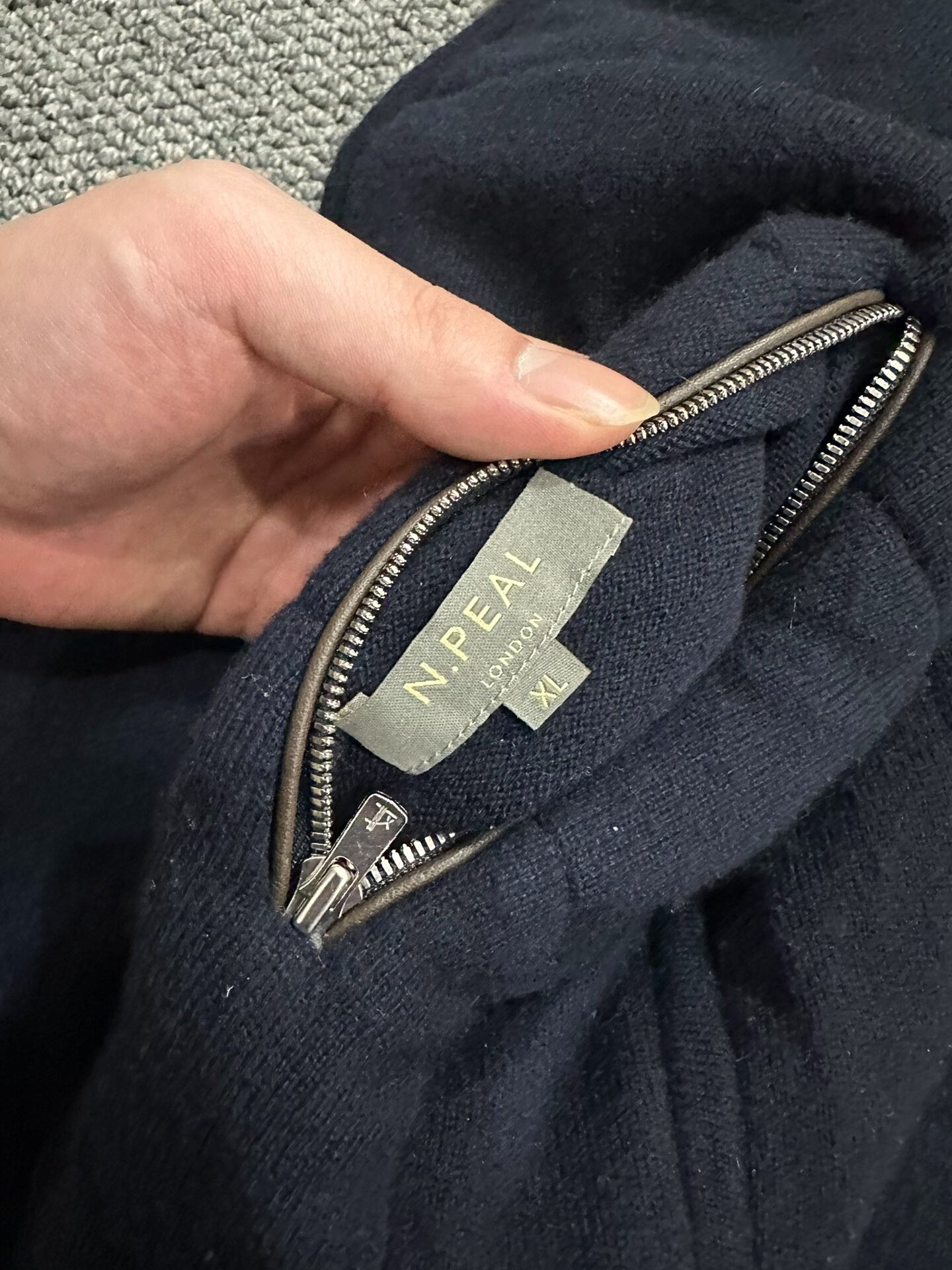 n.peal cashmere vest with faux fur collar