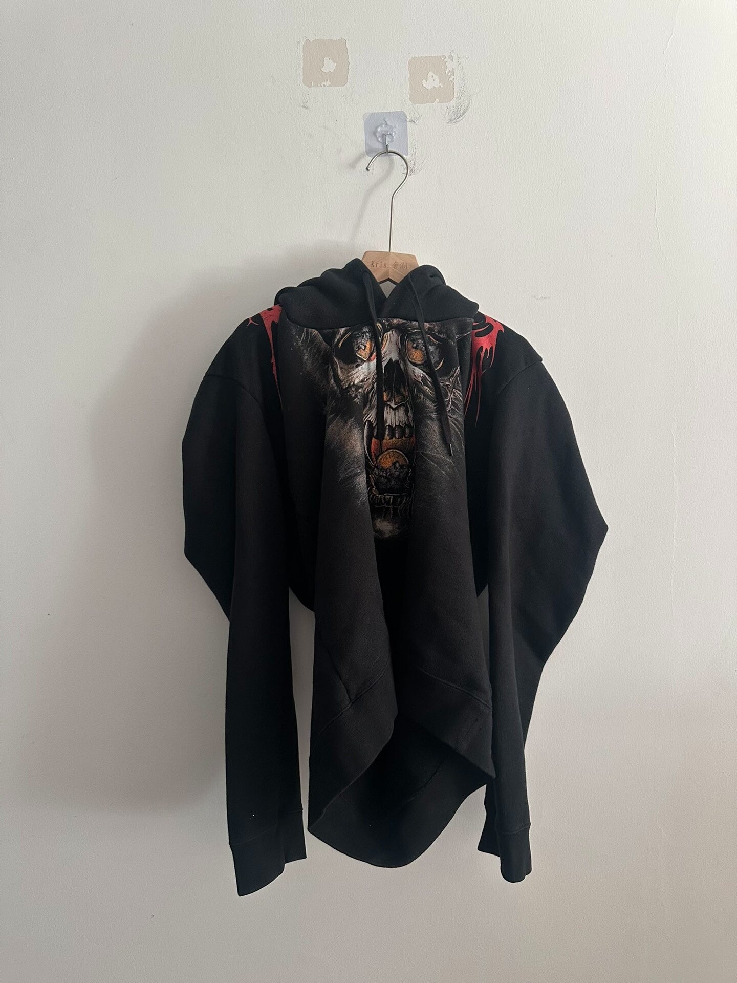 vetements mislaid skull hoodie