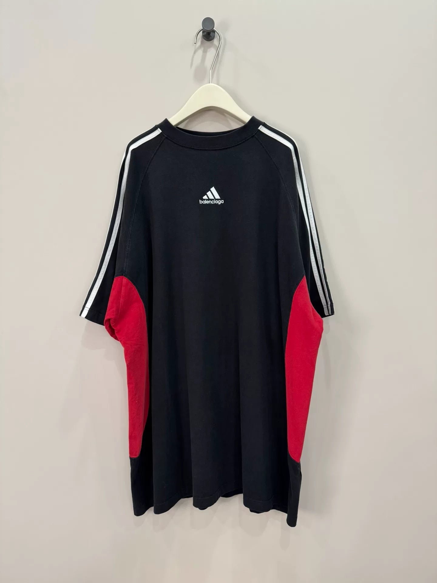 balenciaga adidas black and red short sleeve tee
