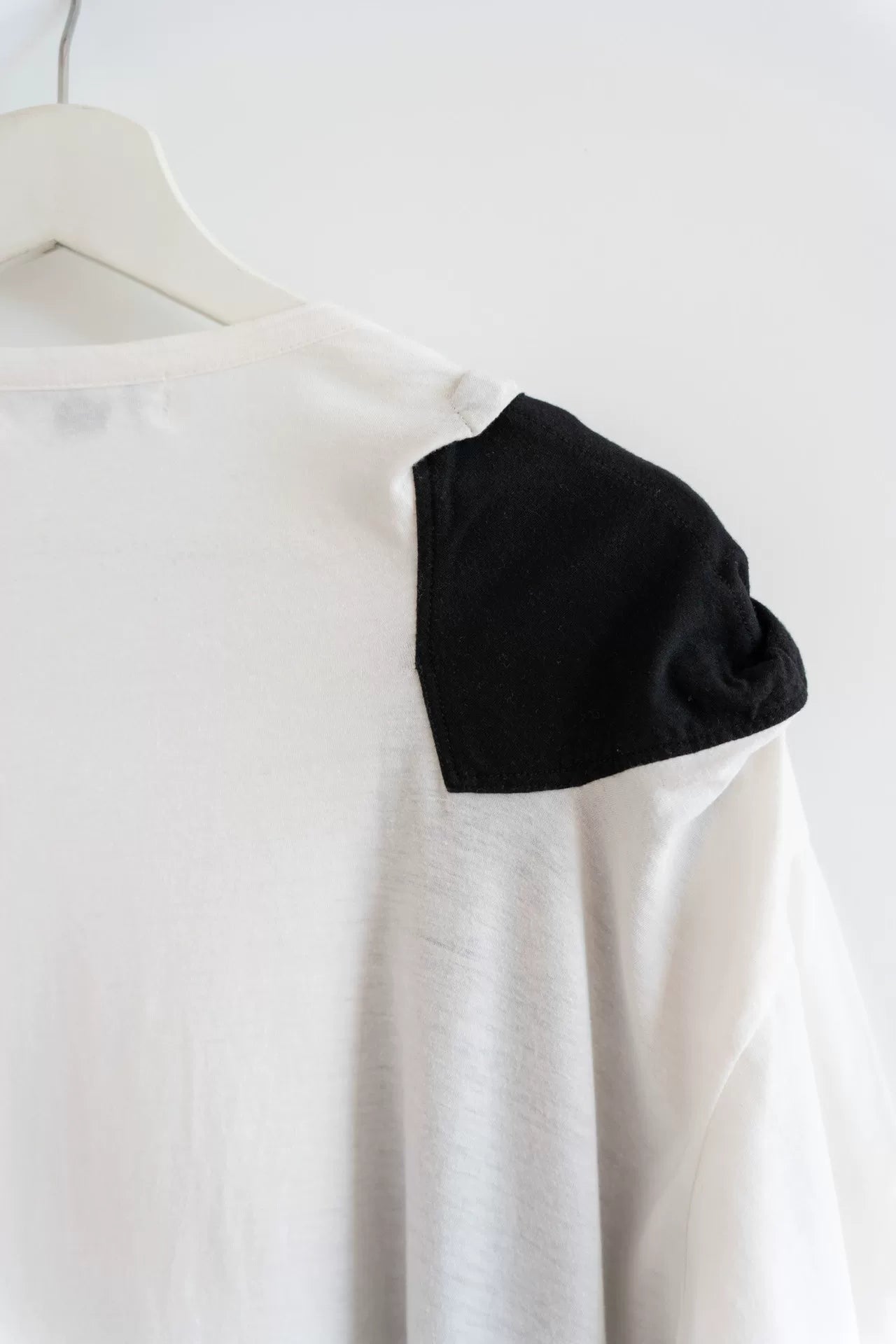 black and white short sleeve t-shirt