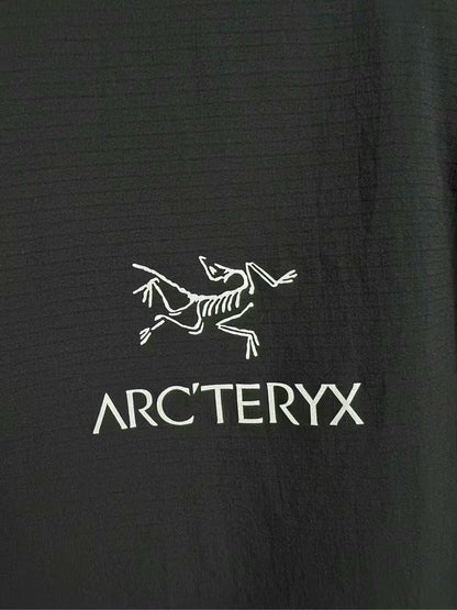 arcteryx squamish hooded jacket in black