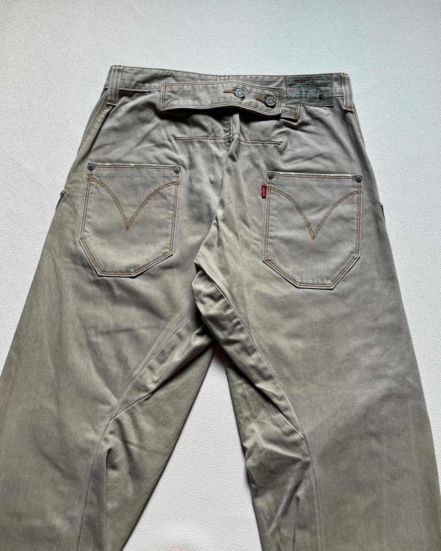 Vintage Levi's 2000s Engineered Cinch Back Twisted Leg Jeans