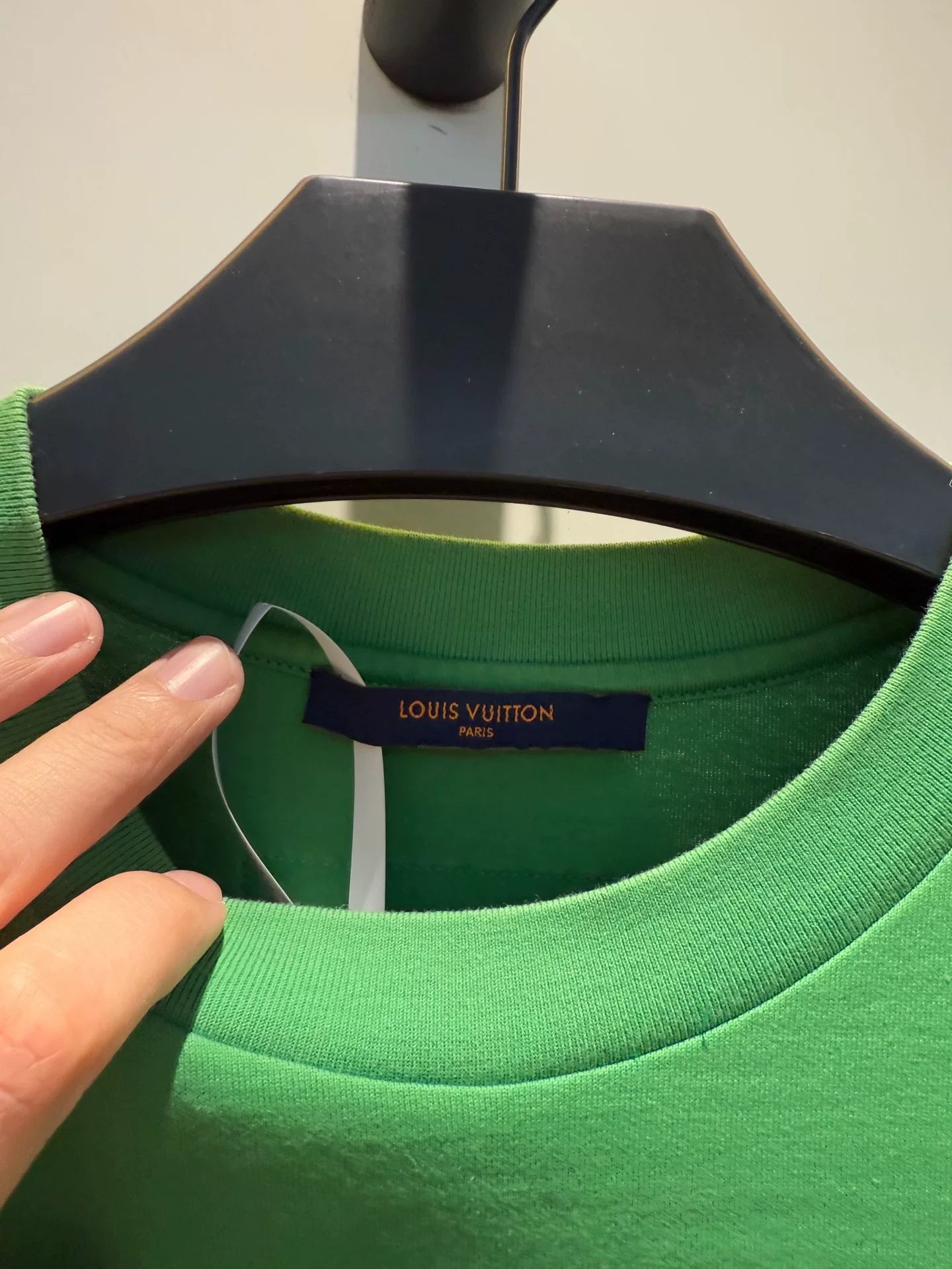 lv green embossed logo short sleeve t-shirt