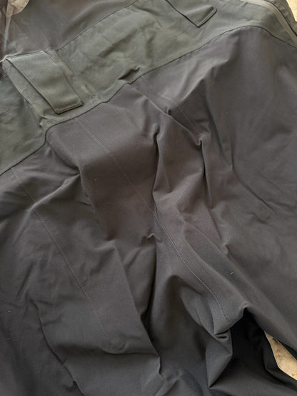 black burton ak457 ski overalls size L