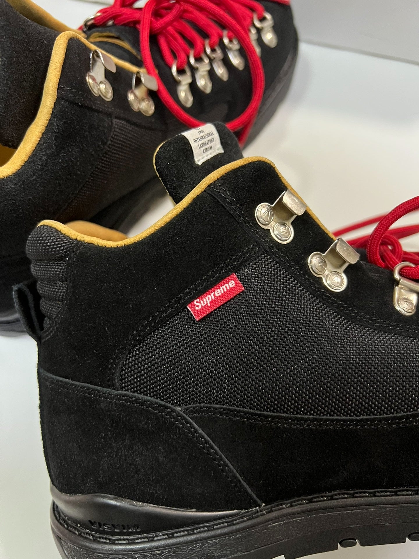 visvim serra ascent x supreme