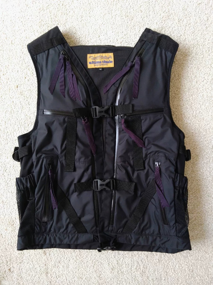 Multifunctional Outdoor Vest for Adventurers