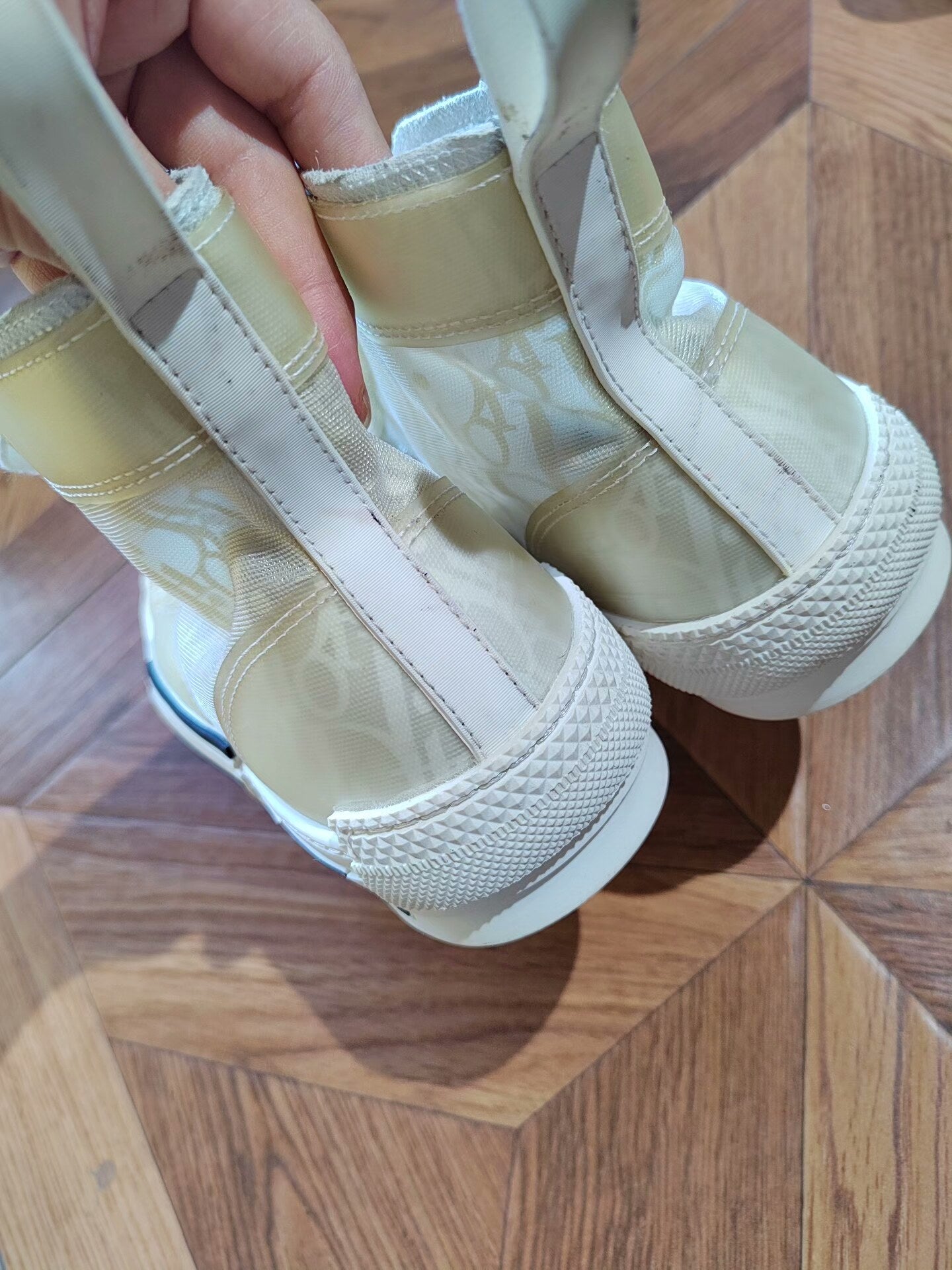 Dior B23 High-Top Sneakers Beige