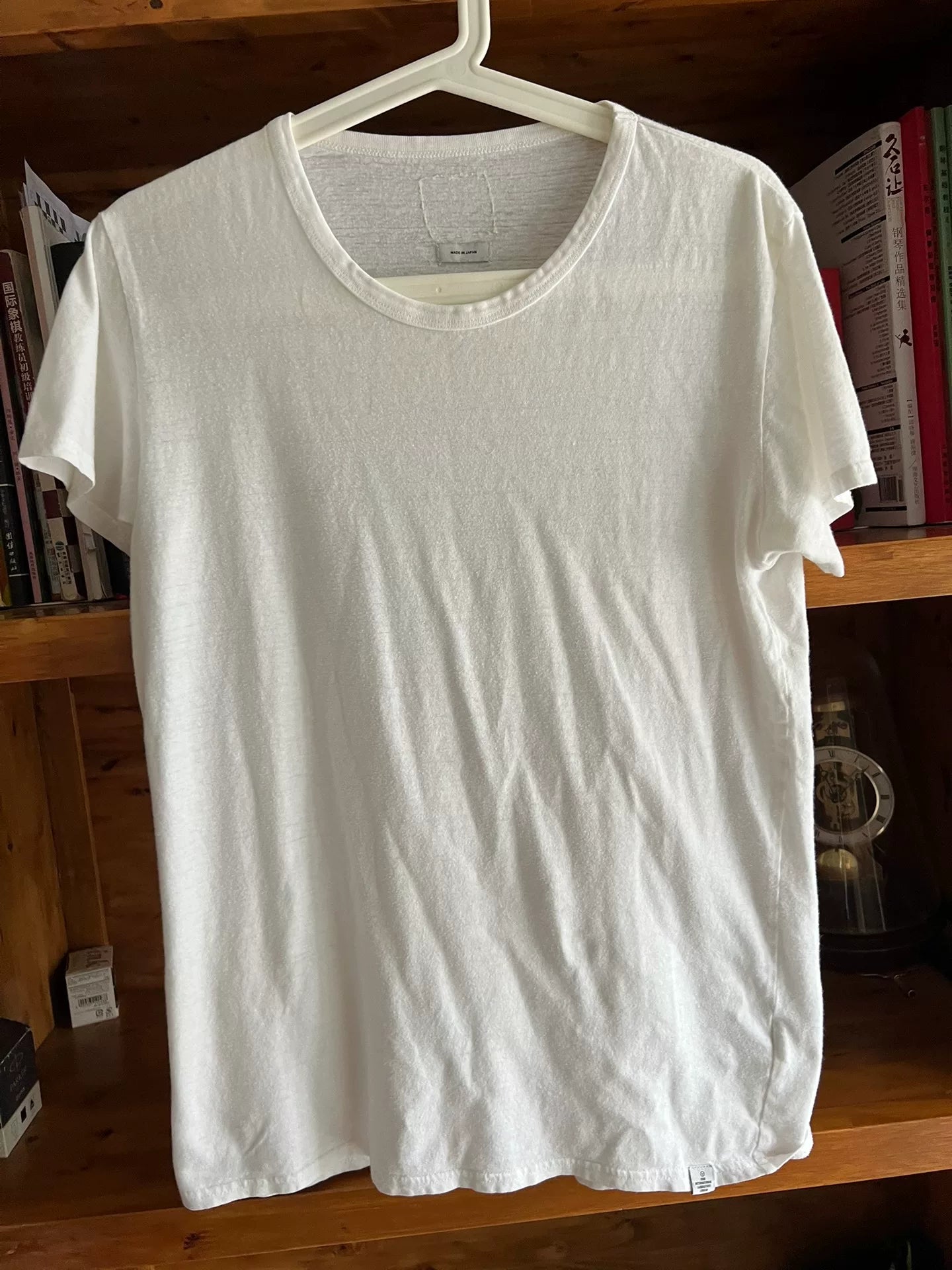 white cotton short sleeve t-shirt