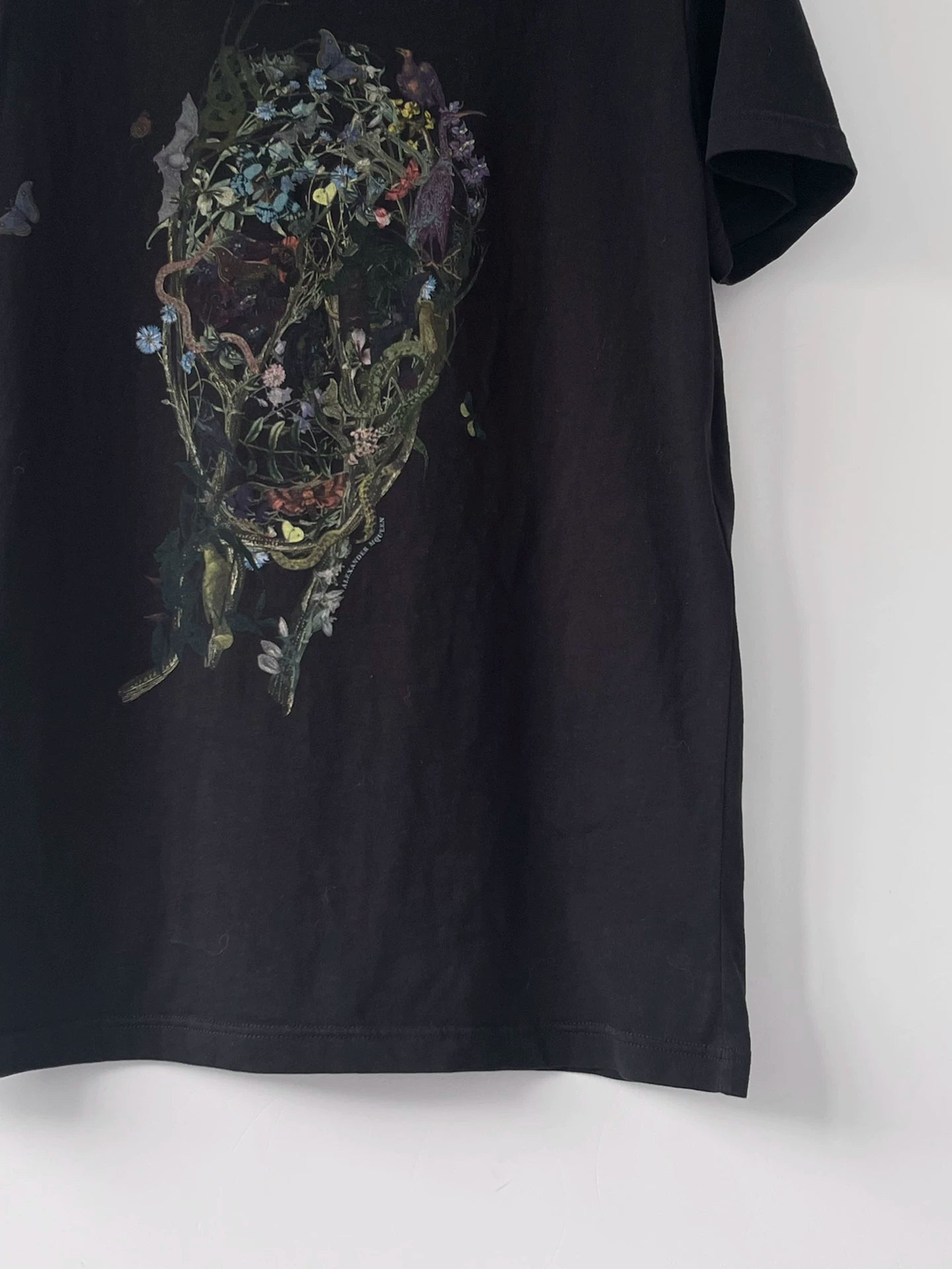 alexander mcqueen skull and flower t-shirt