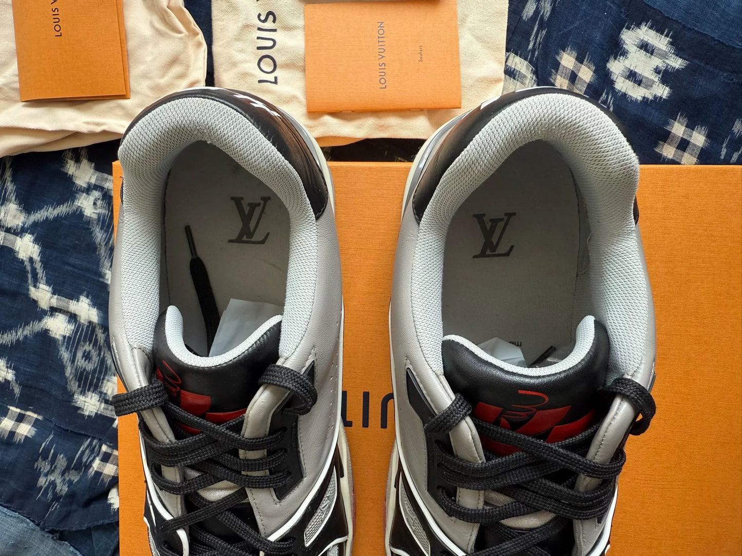 LOUIS VUITTON LV TRAINER Black Sneakers