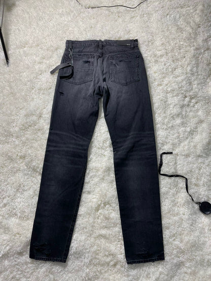 amiri destroyed slouch jeans in black
