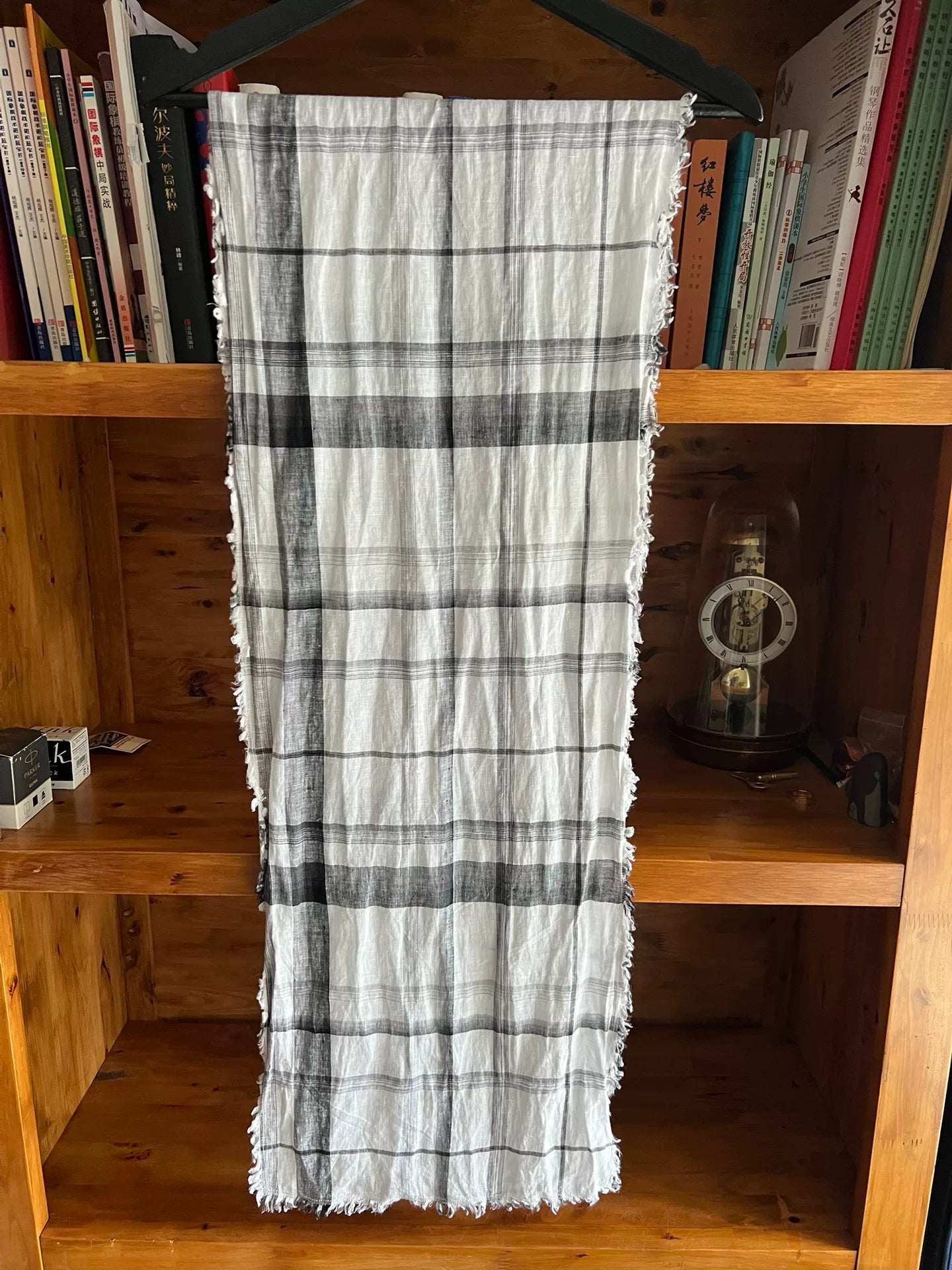 porter classic linen stole in black and white
