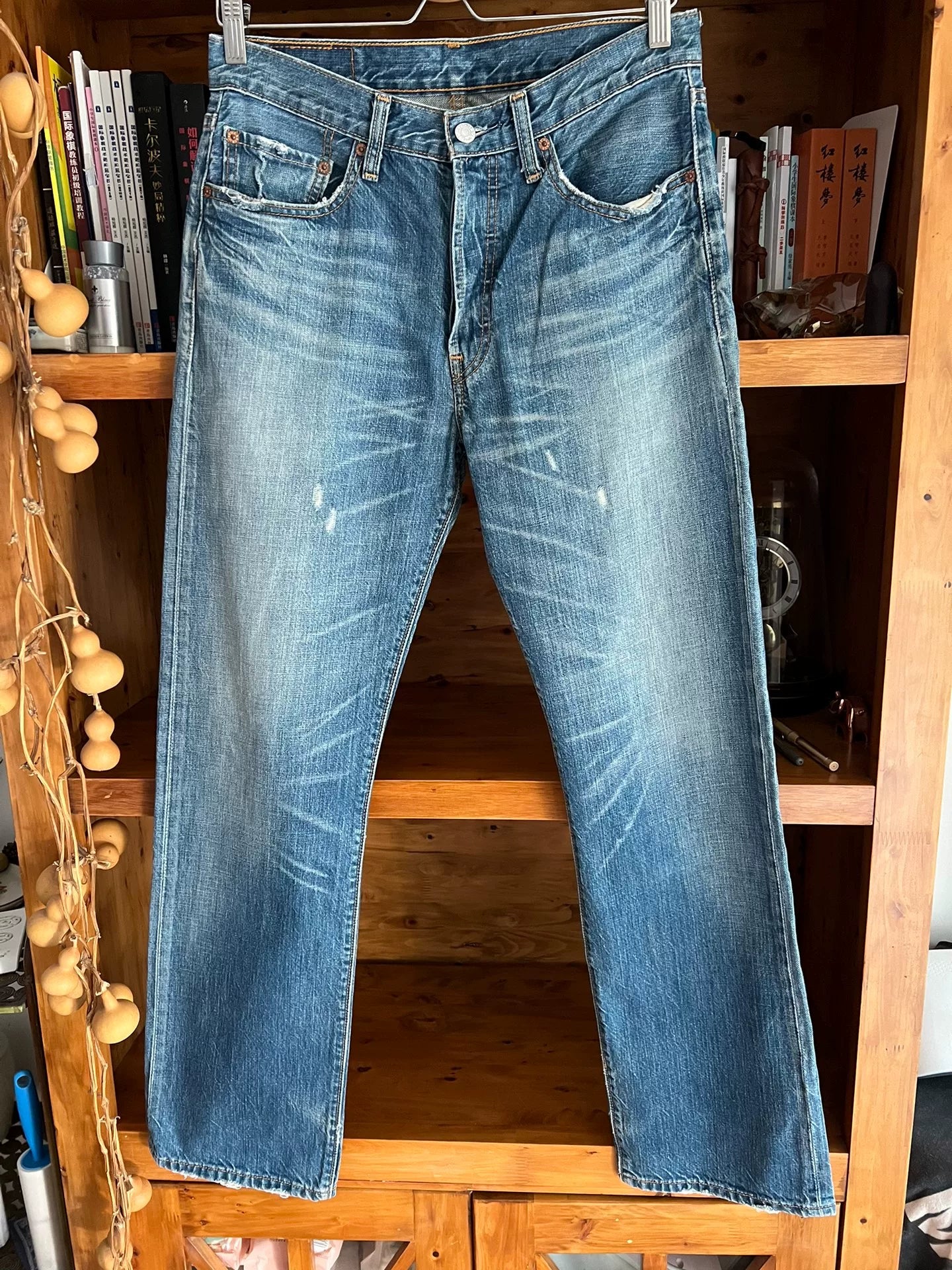 levis vintage wash straight leg jeans