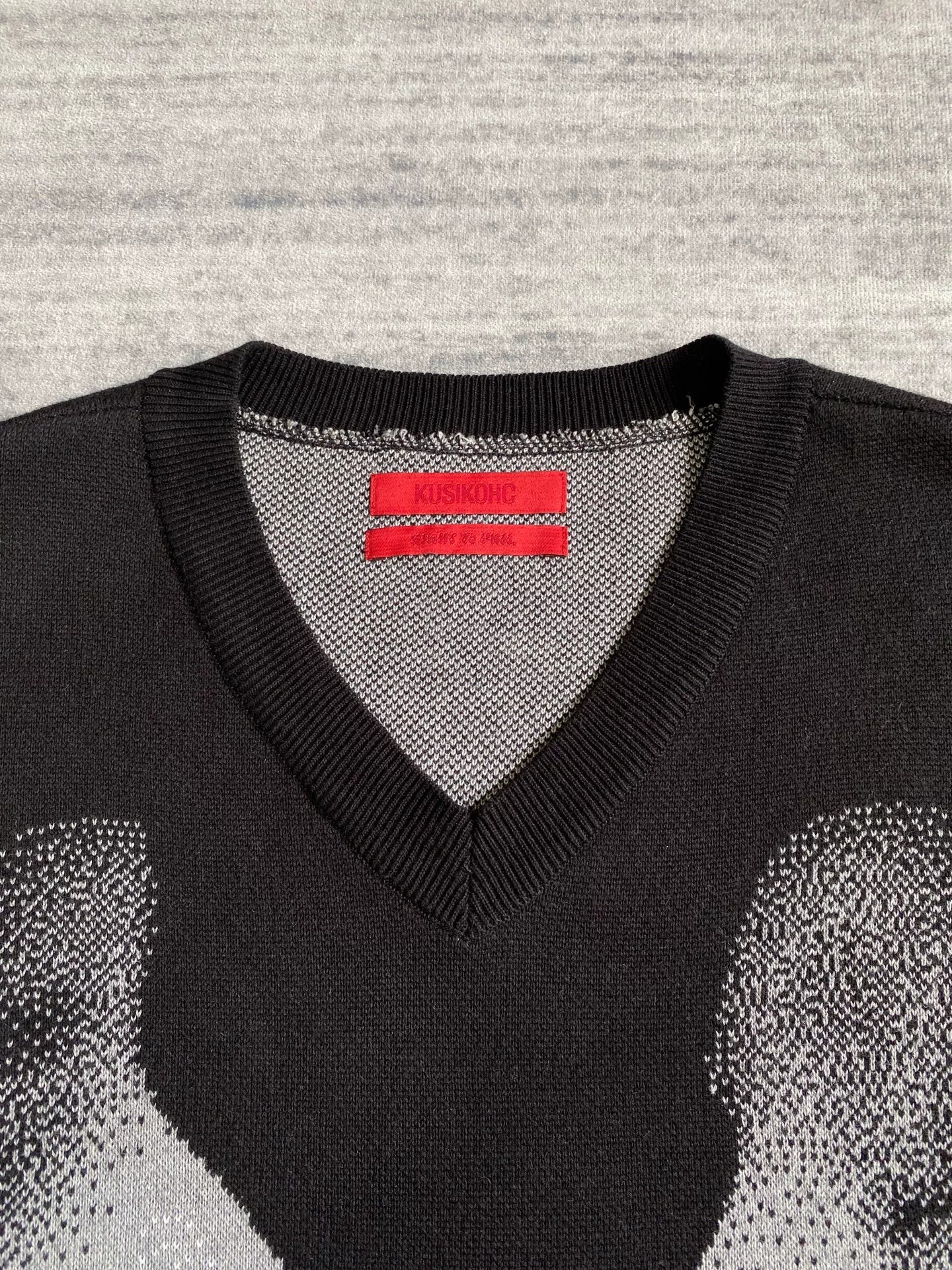 Kusikohc Graphic Knit Vest with Portrait Design