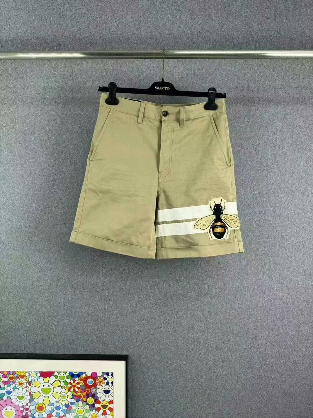 gucci embroidered bee shorts in beige