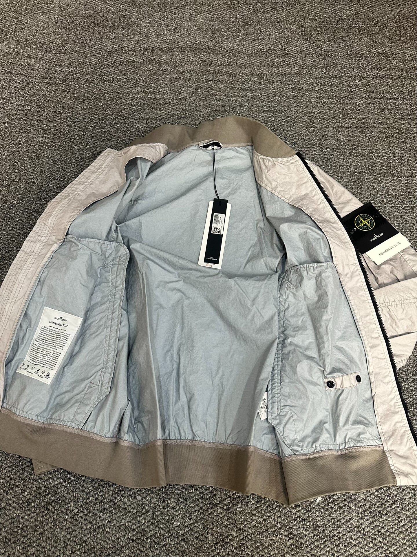 stone island 3l tc jacket in silver gray