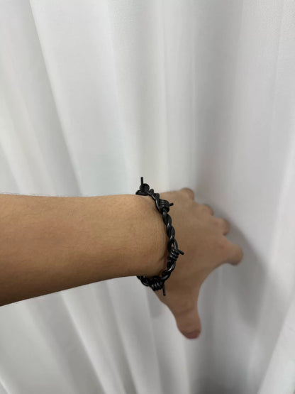 UNDERCOVER Thorn Wire Hand Bracelet