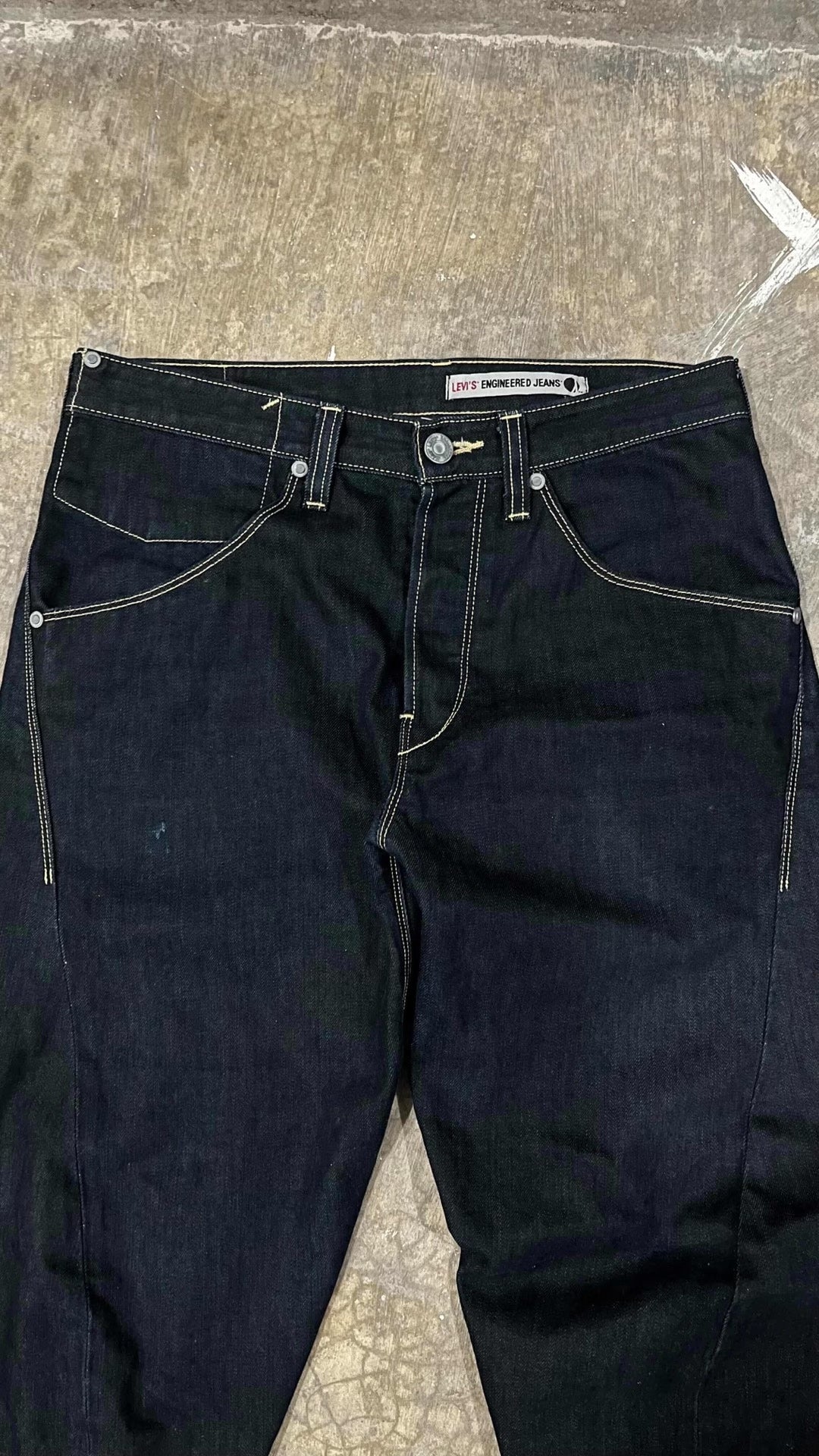 Vintage Levi's 2000s Engineered Cinch Back Jeans