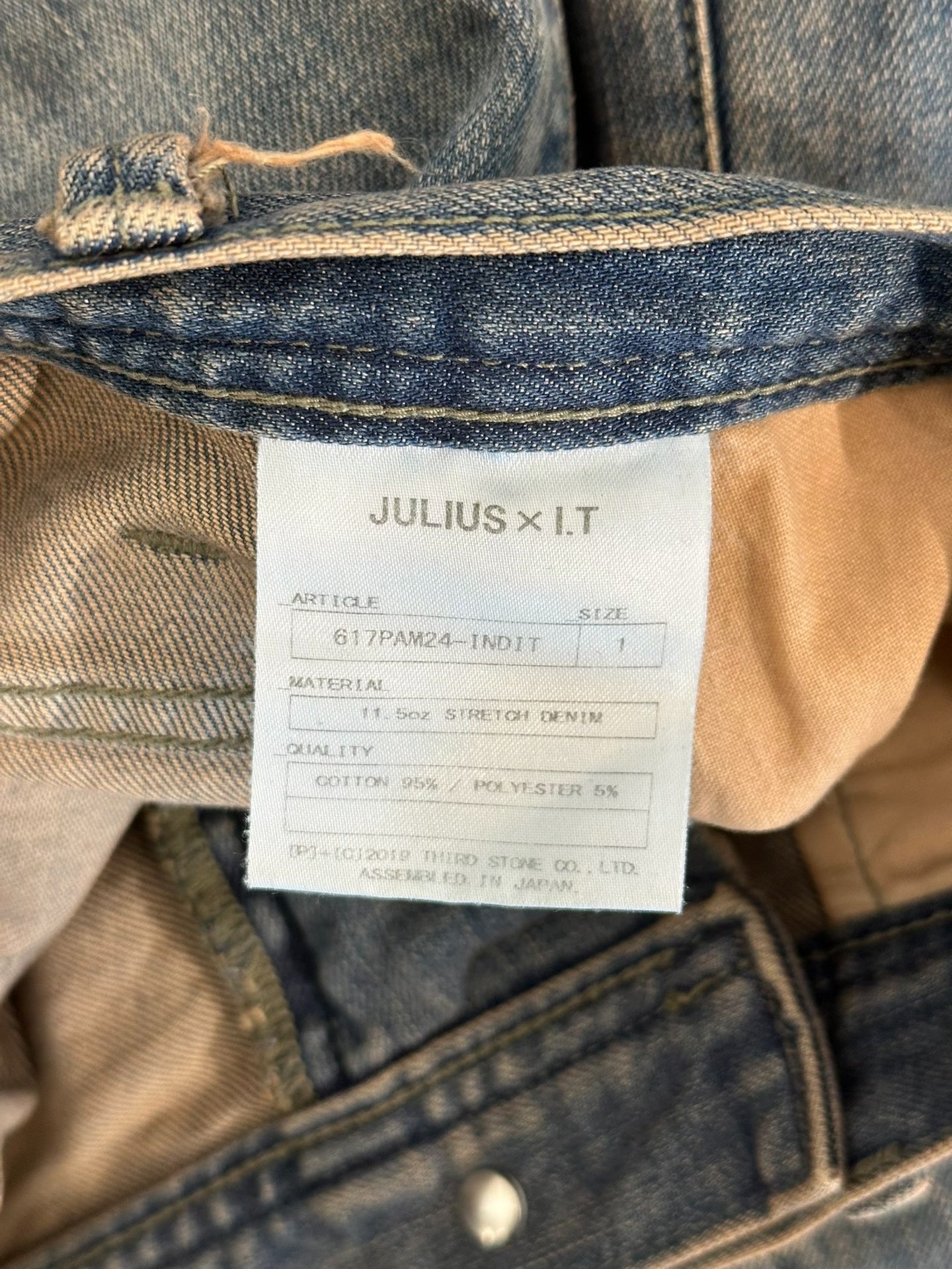 Julius_7 Double Knee Distressed Washed Jeans