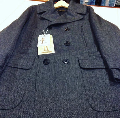 luxurious wool double-breasted coat with removable lining