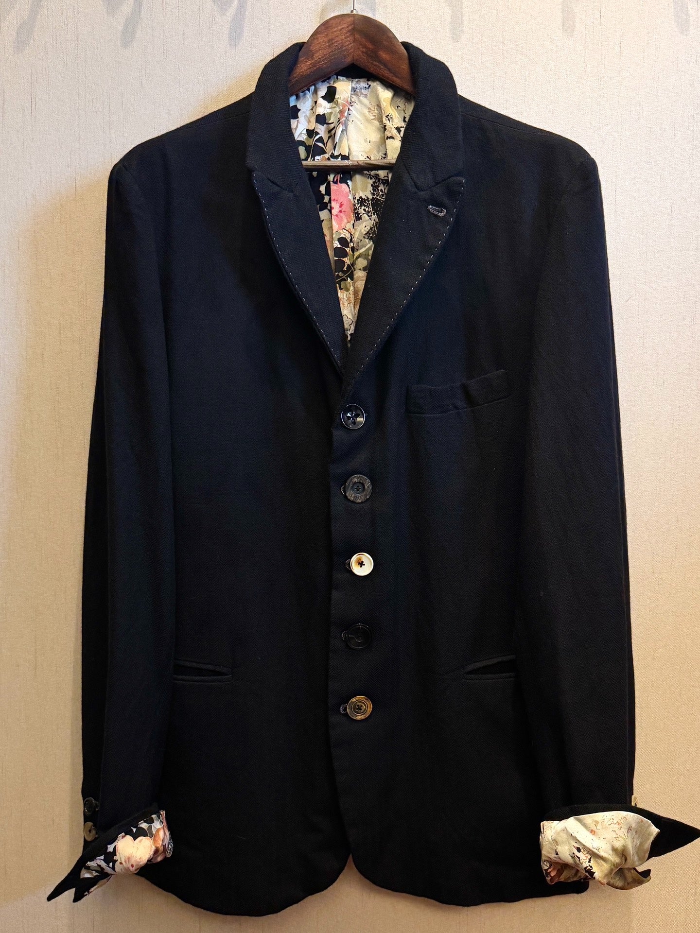 Geoffrey b small GJ04 Gold Blazer