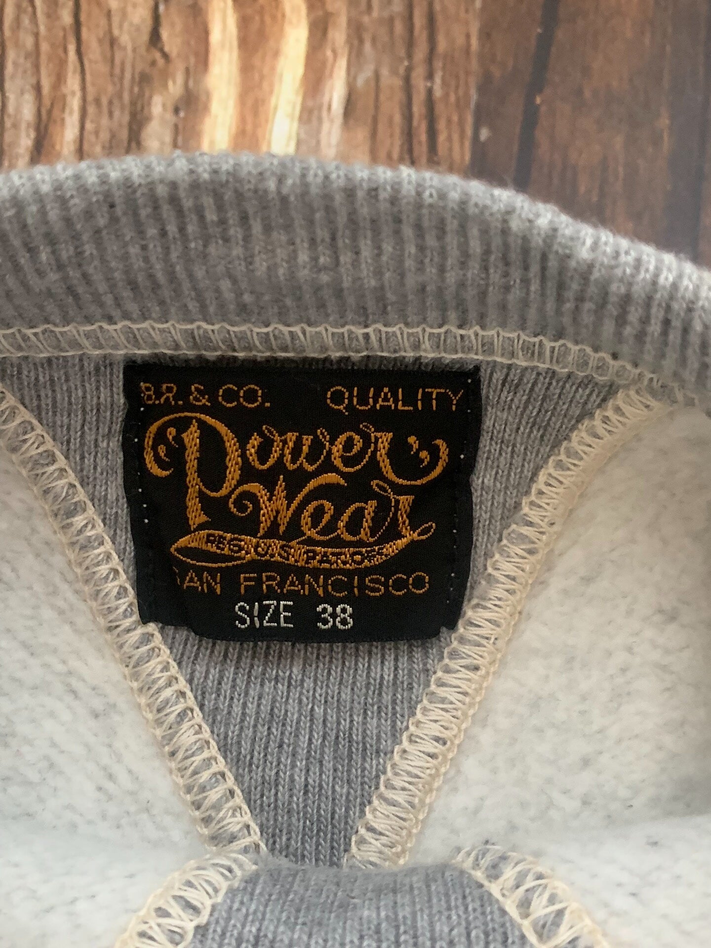 gray short sleeve sweatshirt with print