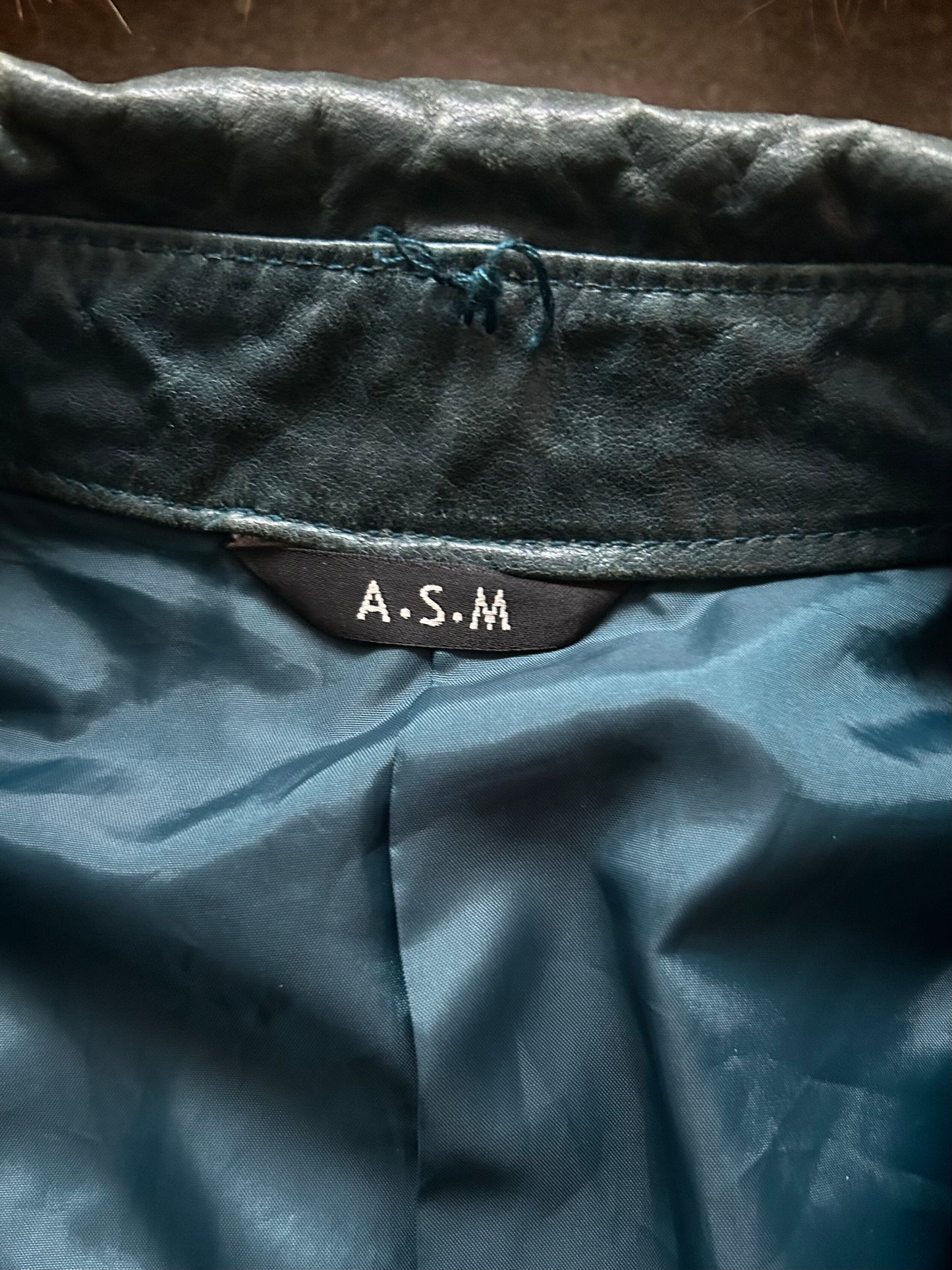 detachable fur collar distressed leather jacket