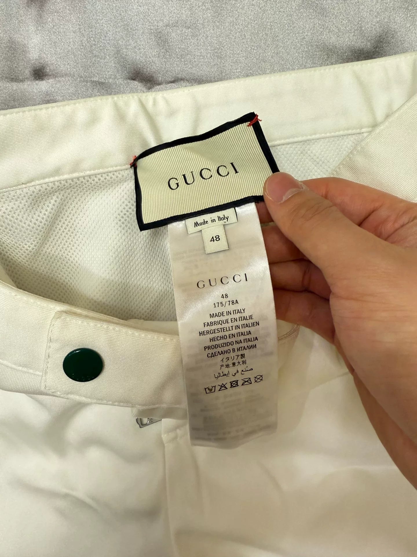 gucci men's white shorts in excellent condition