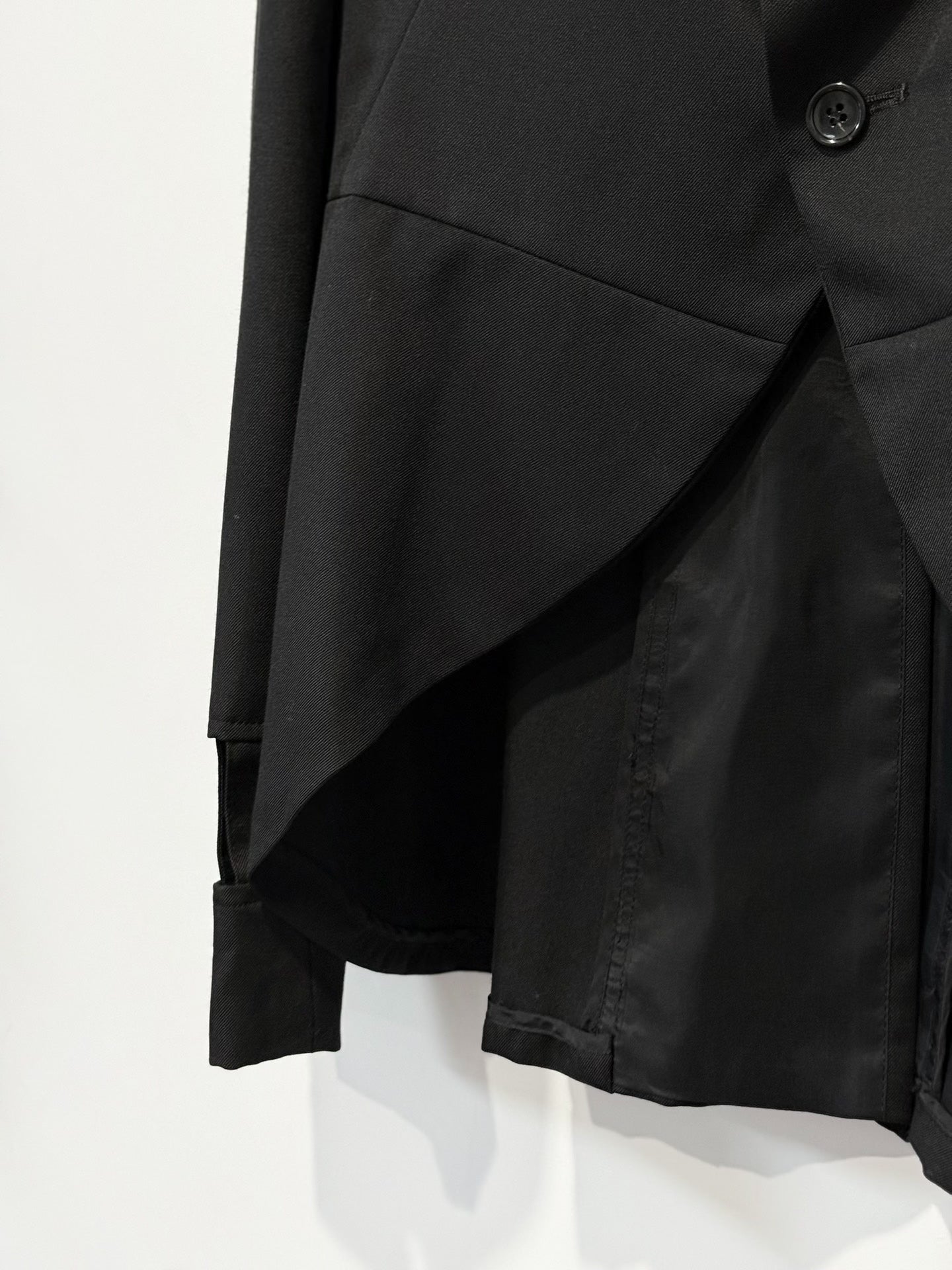 COMME des GARÇONS Deconstructed Hollow Blazer