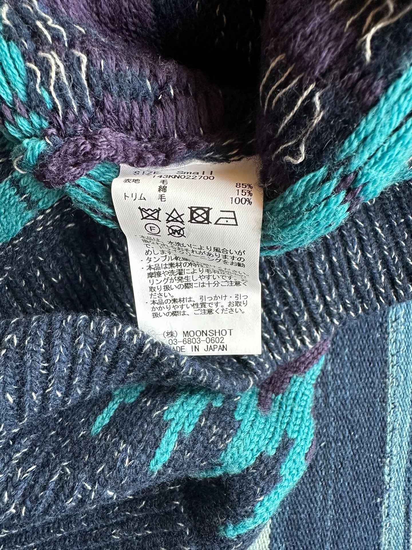 kuon zig-zag sweater in navy blue