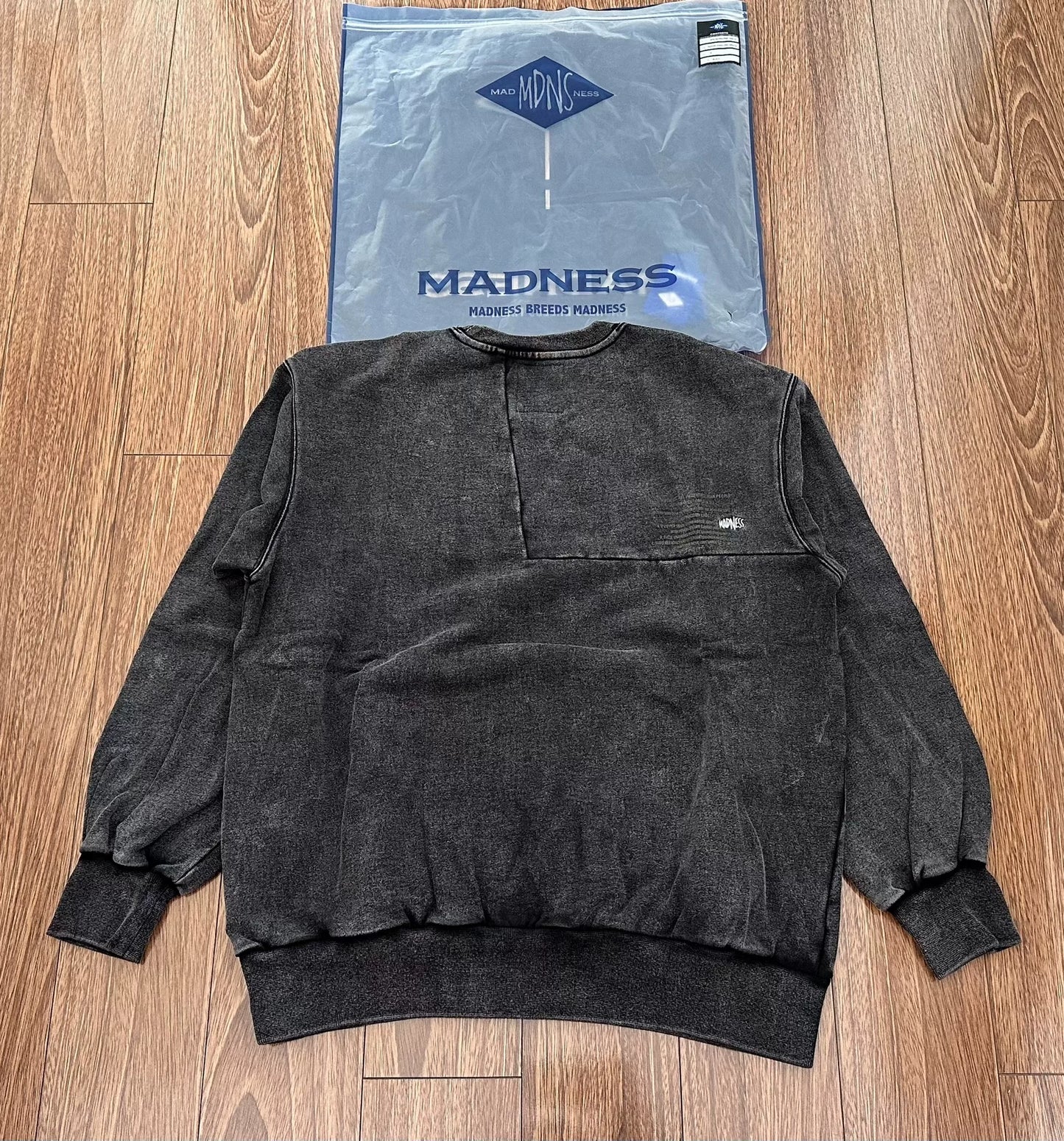 madness washed print sweater in black