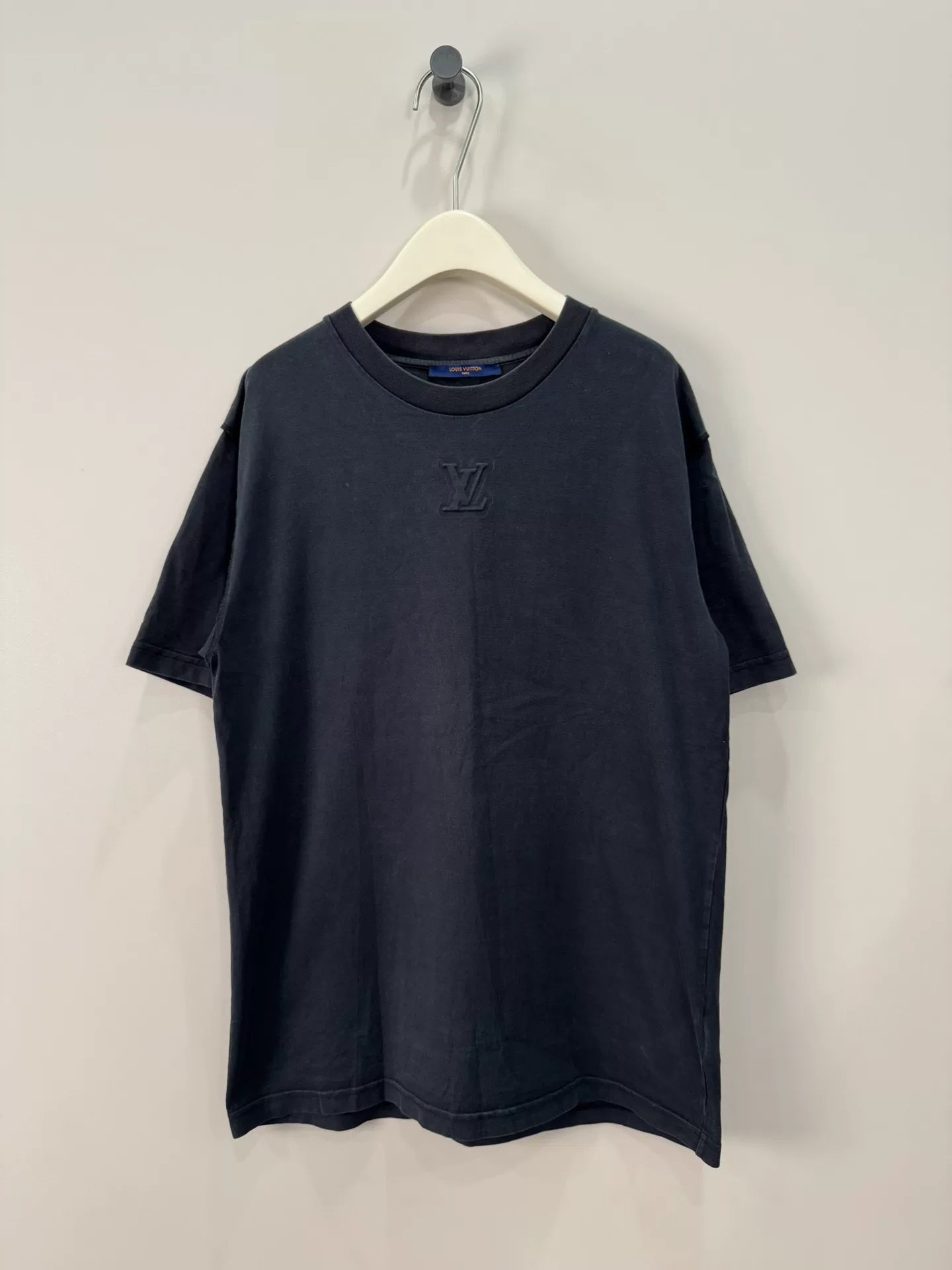louis vuitton embossed logo black t-shirt xl