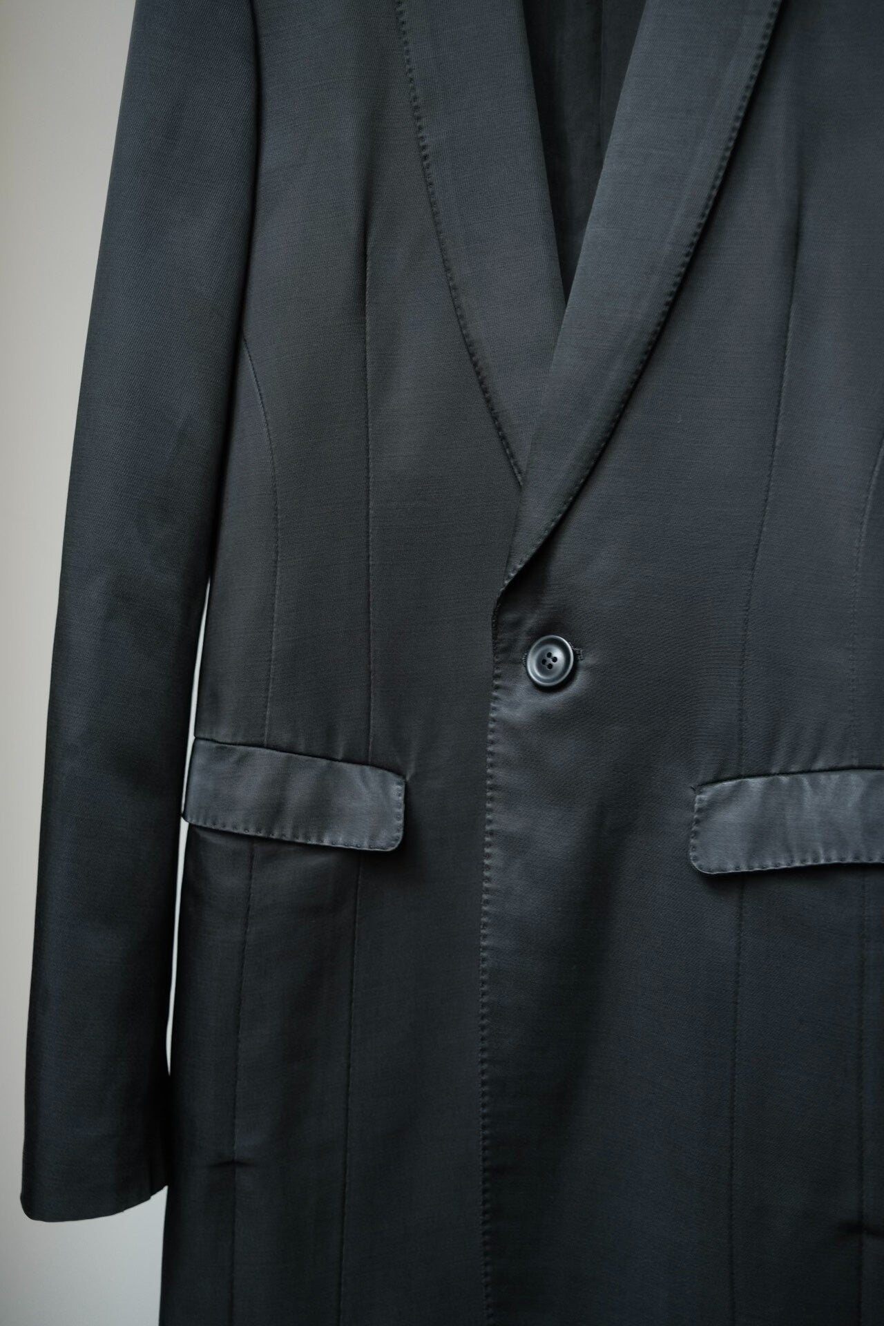 Julius_7 Dark Satin Avant-garde Blazer