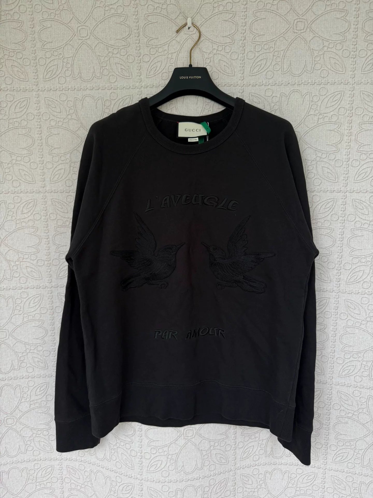 gucci embroidered black sweatshirt size medium