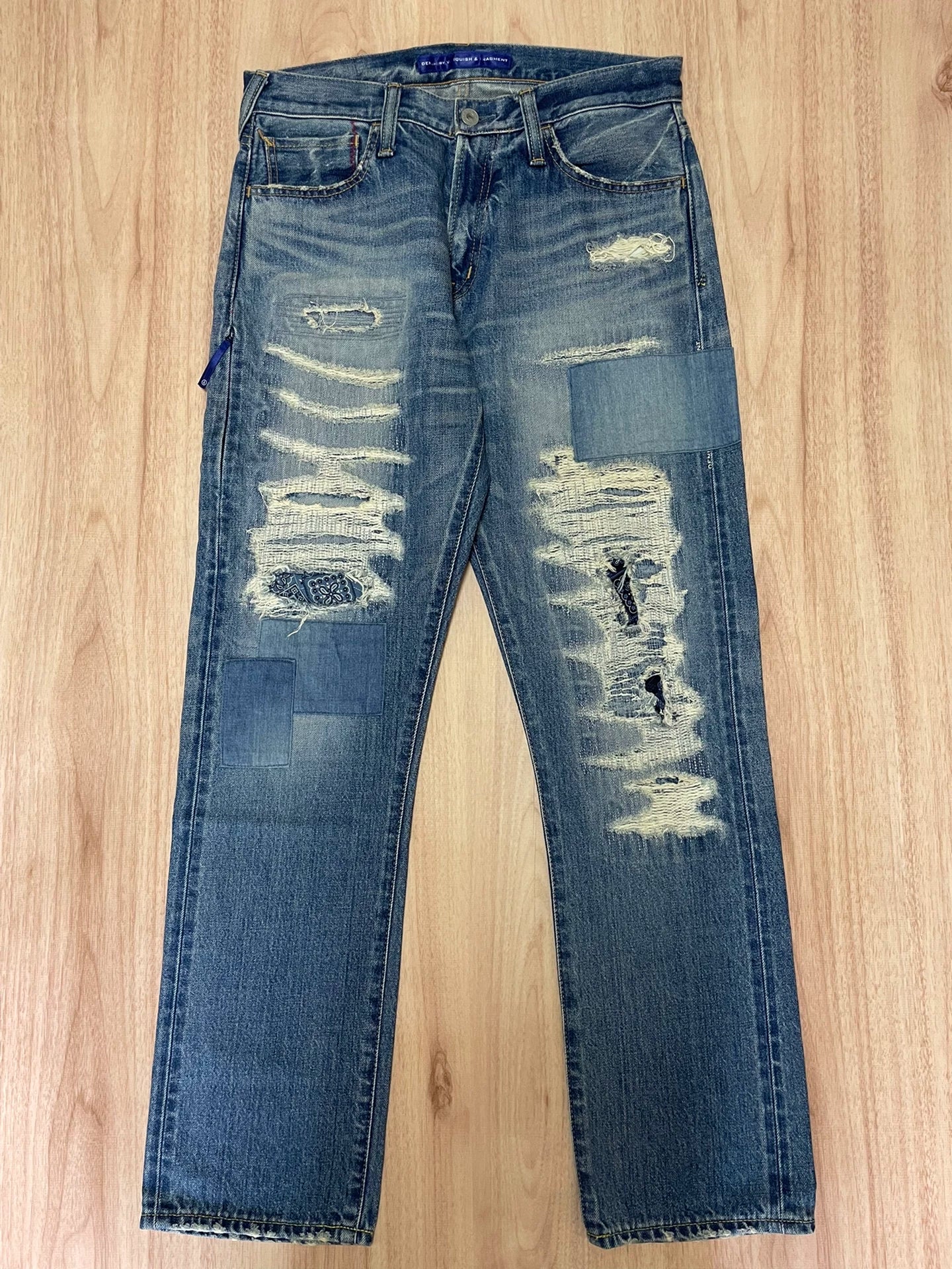 denim by vanquish distressed wash jeans