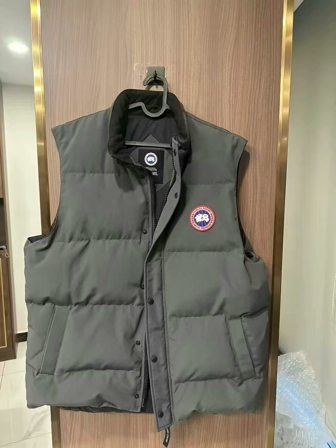 Canada Goose Puffer Vest in Size 2XL