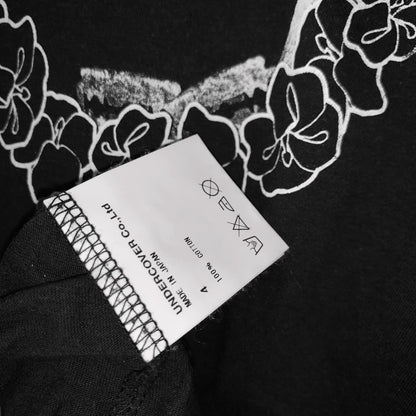 Undercover Blade Flower Necklace Short Sleeve Tee