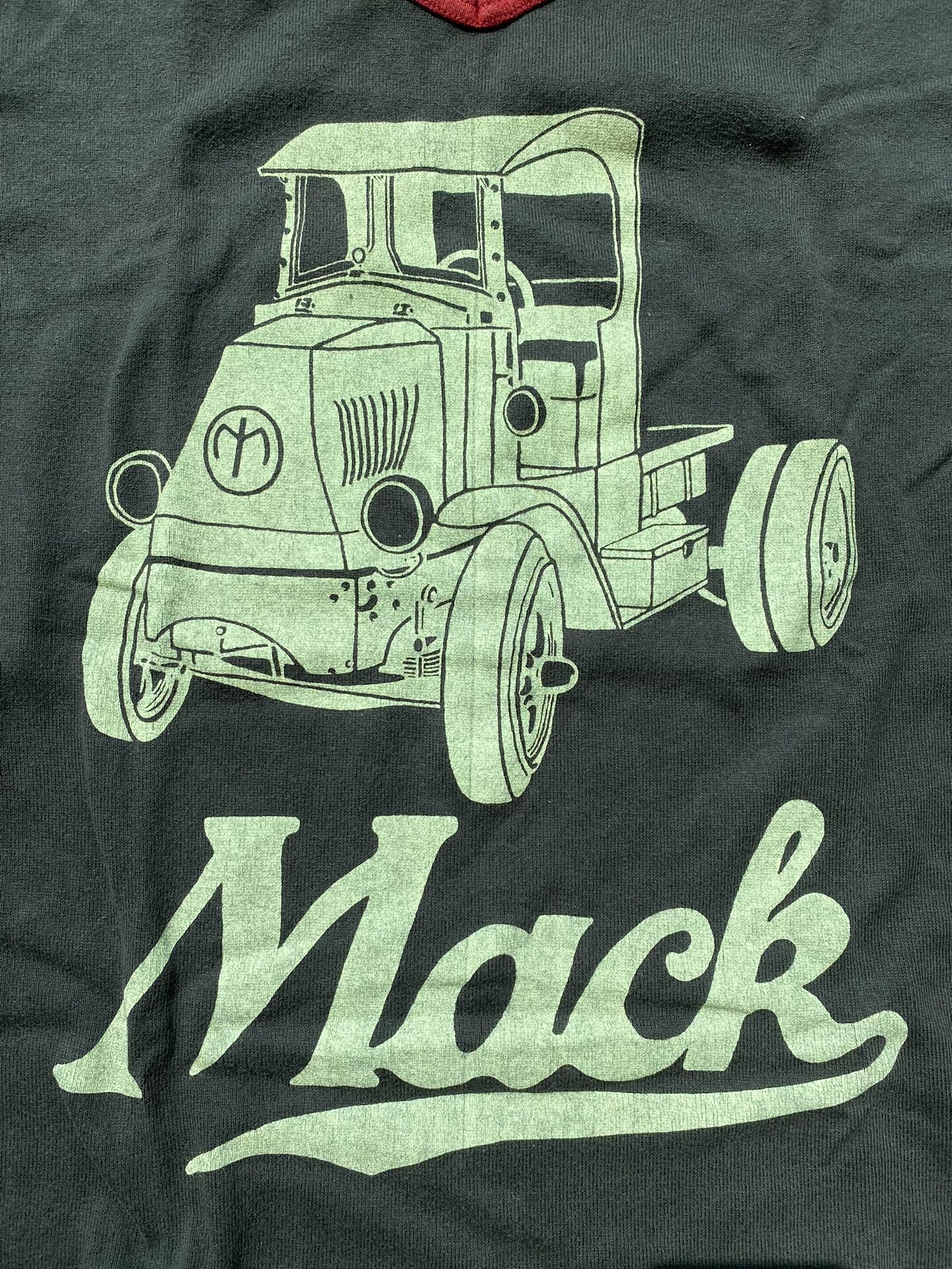 bootleggers tee short sleeve bulldog design