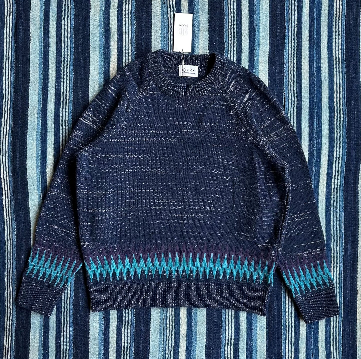 kuon zig-zag sweater in navy blue