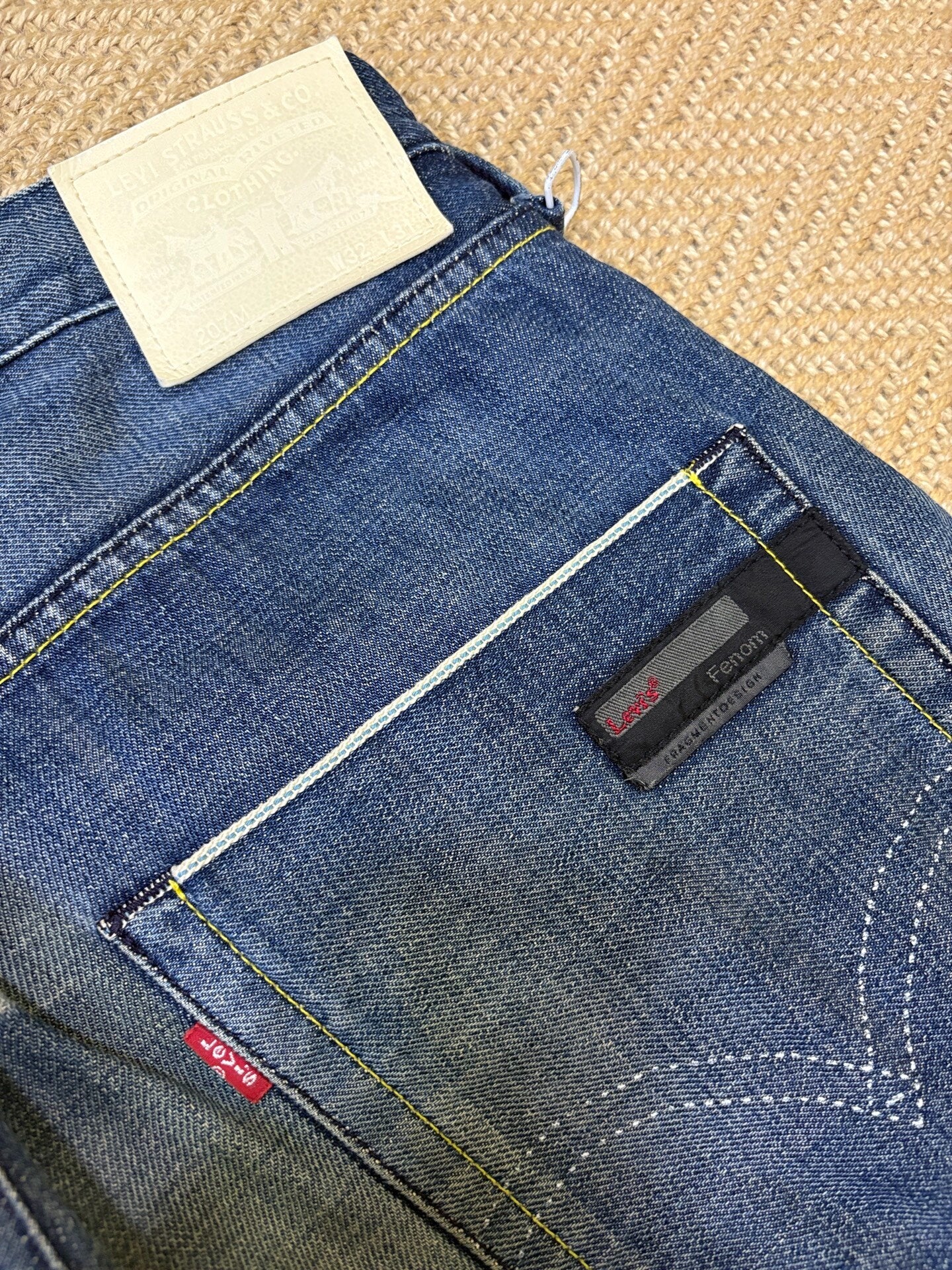 Levi's Fenom White Button Washed Jeans