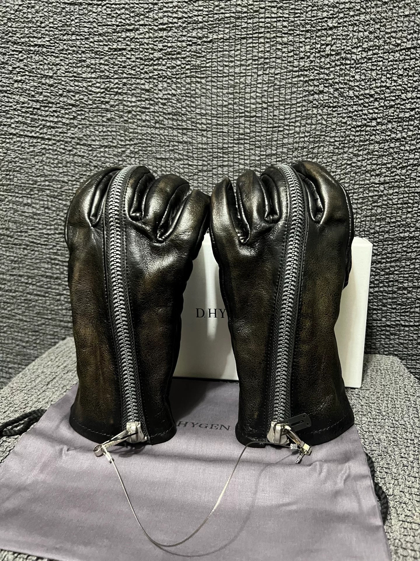 d hygen leather zip gloves with thumb opening