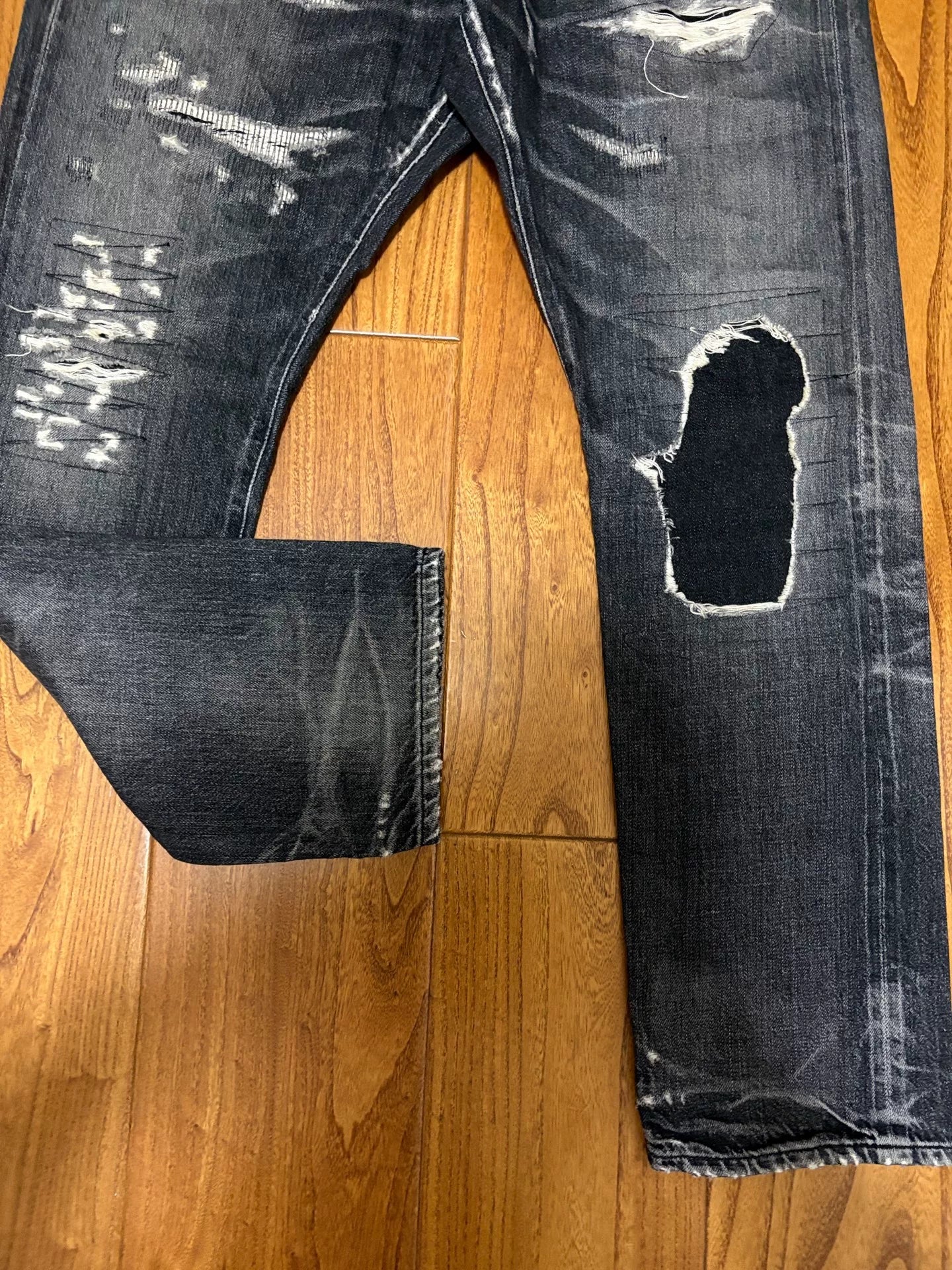 sequel fragment denim pants with distressing