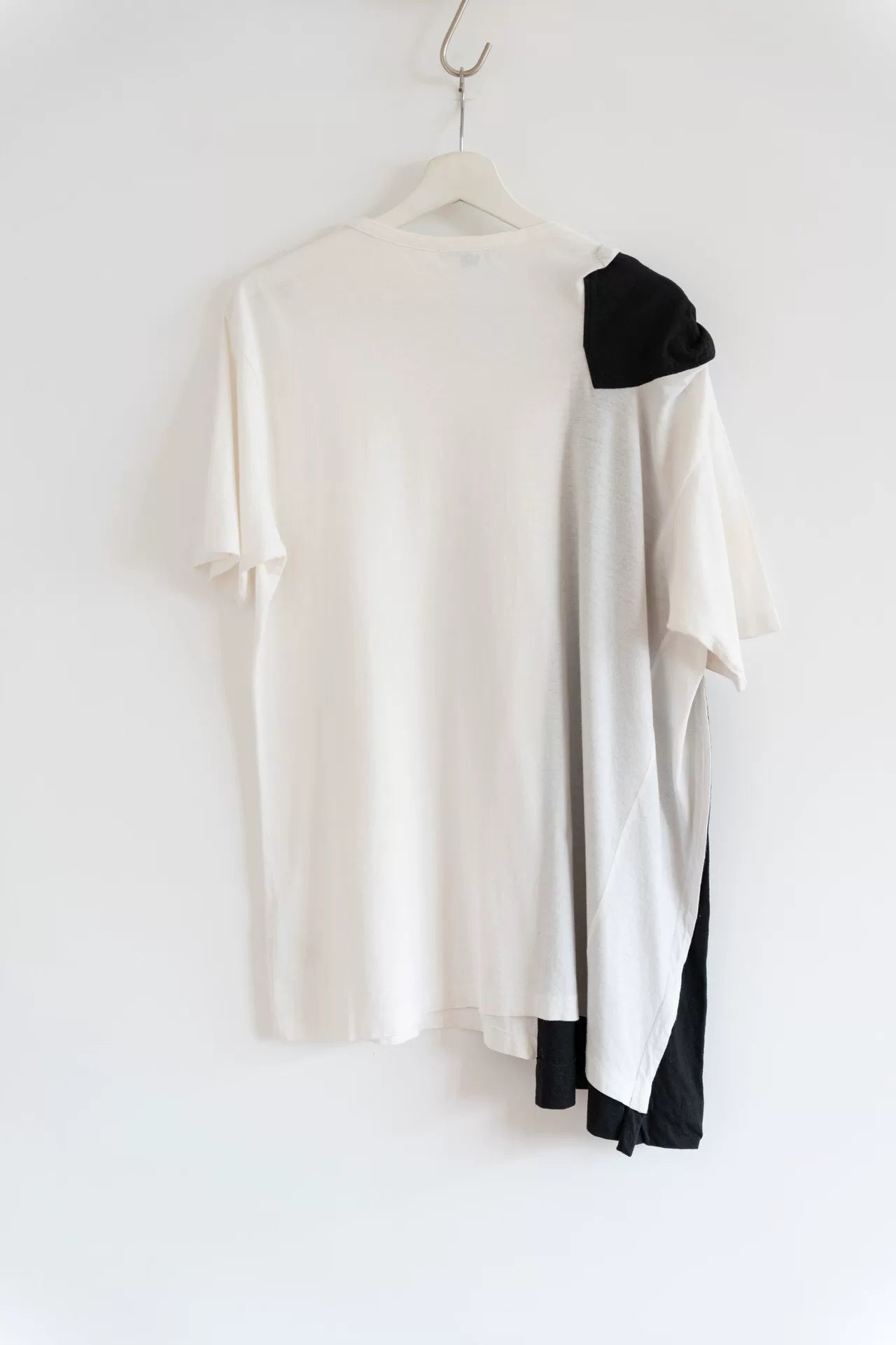 black and white short sleeve t-shirt