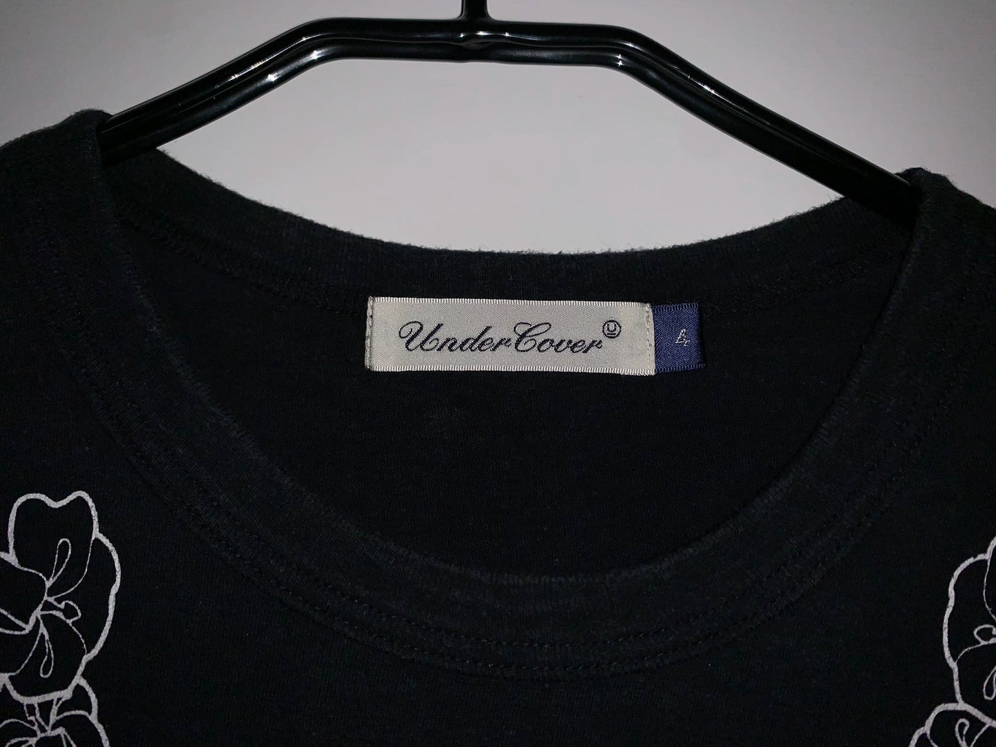 Undercover Blade Flower Necklace Short Sleeve Tee
